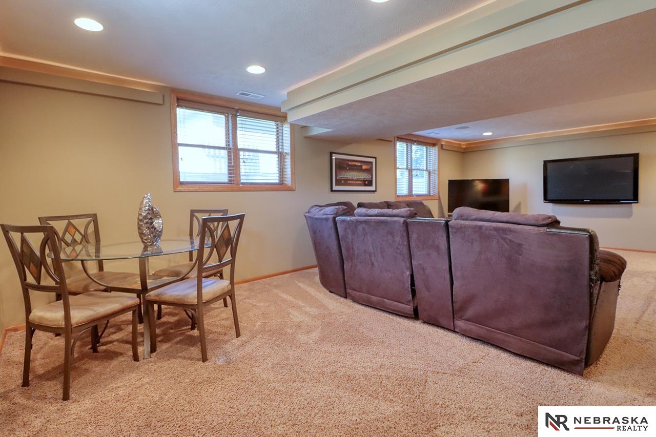 6151 Glass Ridge Drive, Lincoln, NE, 68526