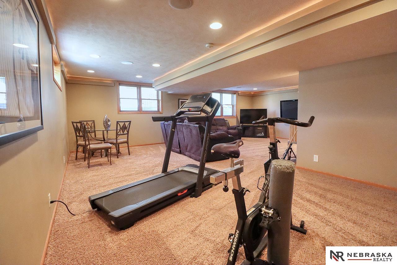 6151 Glass Ridge Drive, Lincoln, NE, 68526