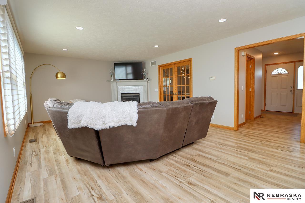 6151 Glass Ridge Drive, Lincoln, NE, 68526