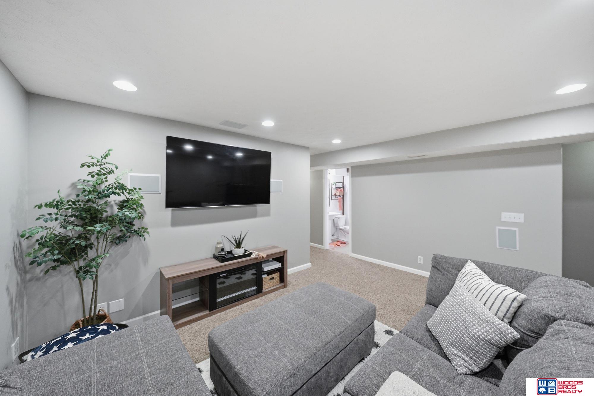 8230 57th Street, Lincoln, NE, 68516