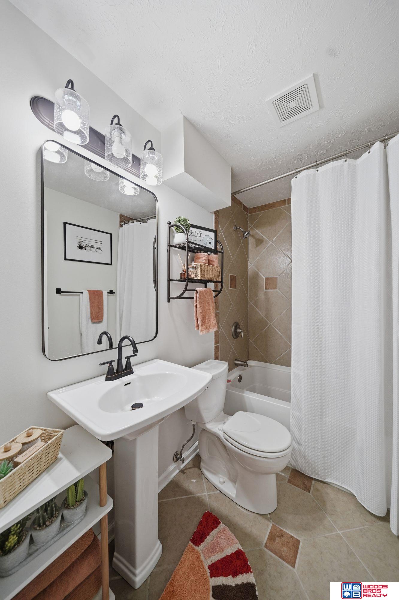 8230 57th Street, Lincoln, NE, 68516