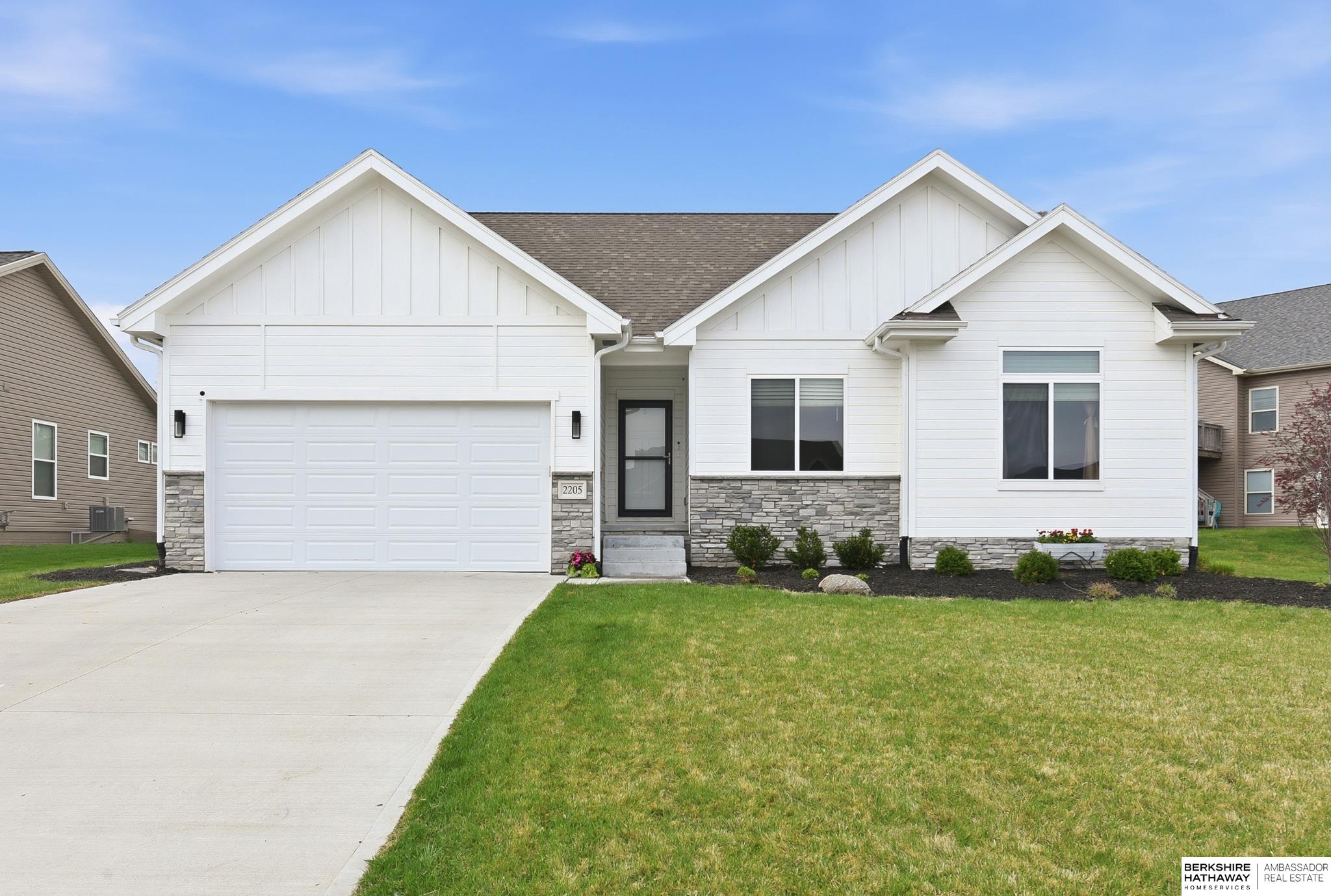 2205 Park Crest Drive, Papillion, Nebraska image 1