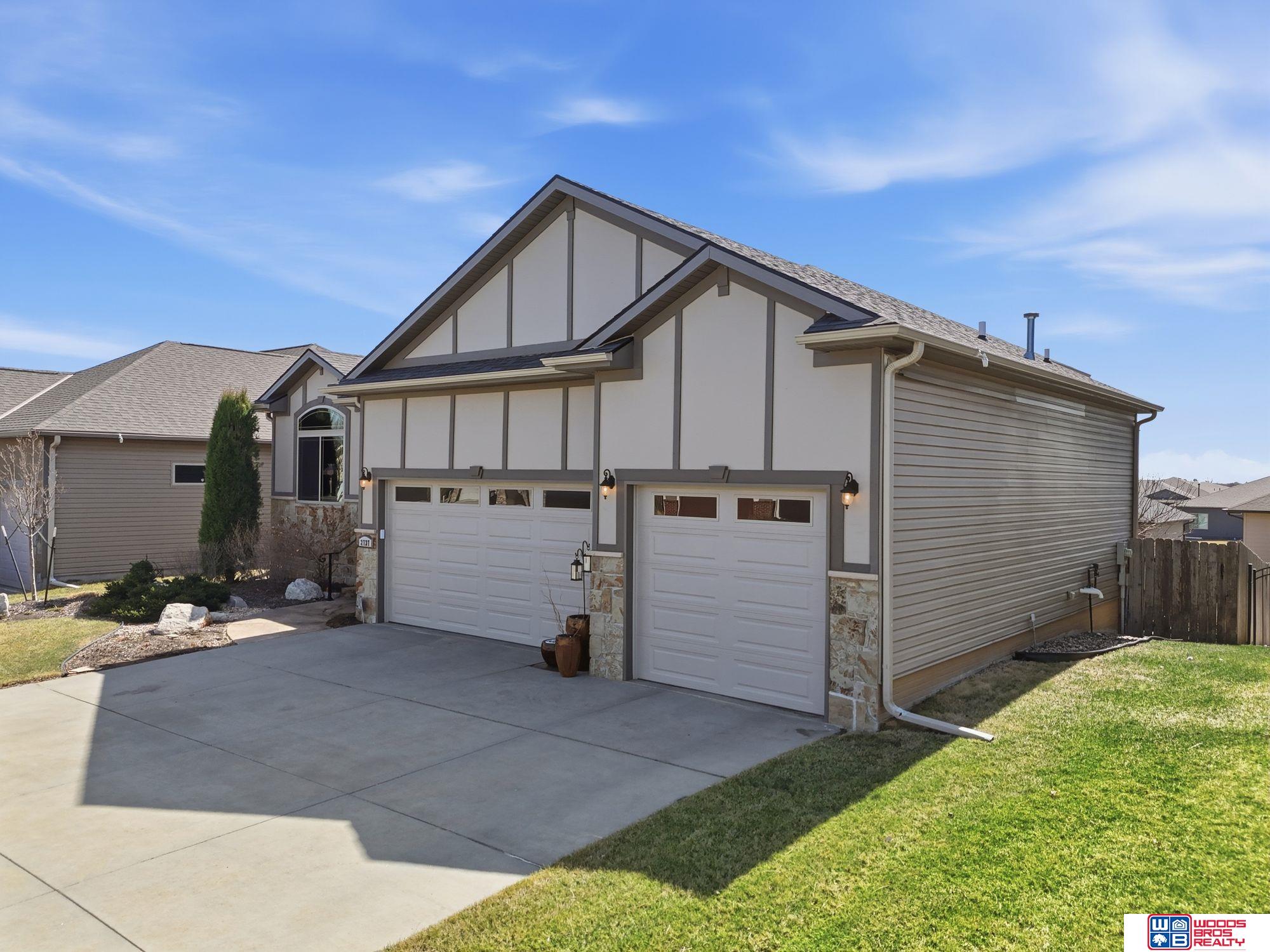 2737 Shadowbrook Drive, Lincoln, NE, 68516