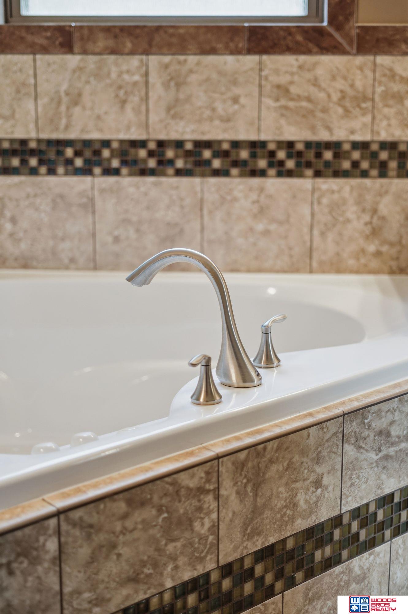 2737 Shadowbrook Drive, Lincoln, NE, 68516