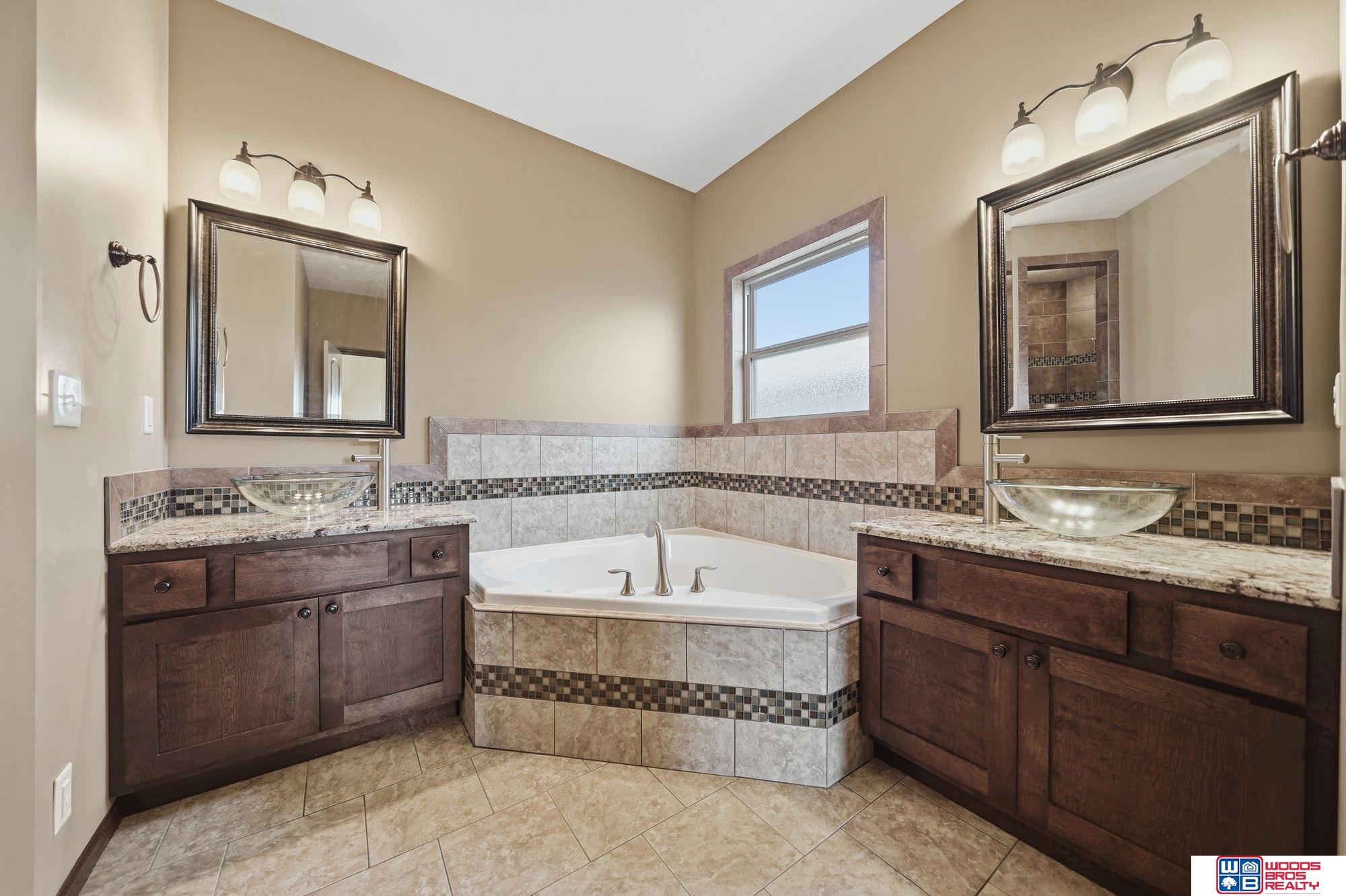 2737 Shadowbrook Drive, Lincoln, NE, 68516