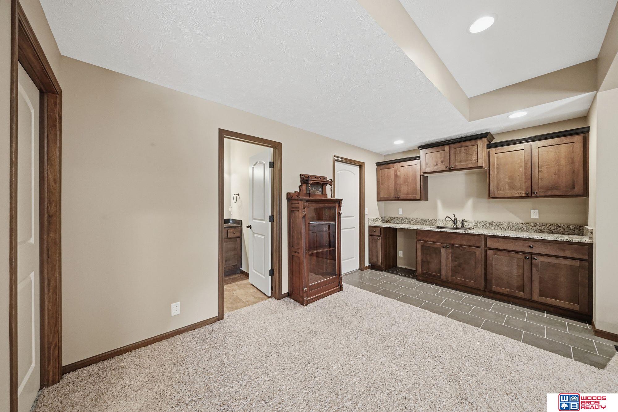 2737 Shadowbrook Drive, Lincoln, NE, 68516