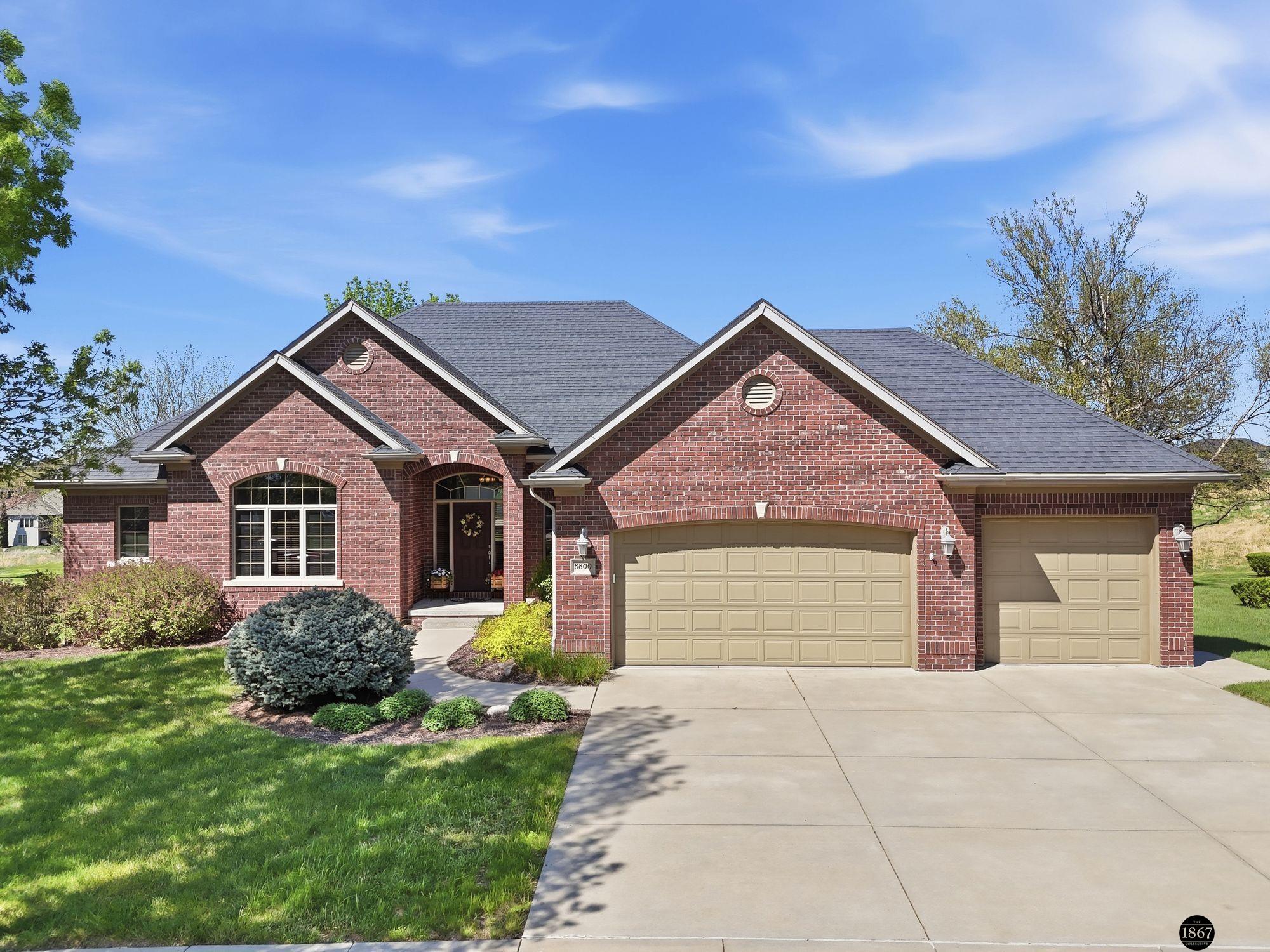 8800 Oakmont