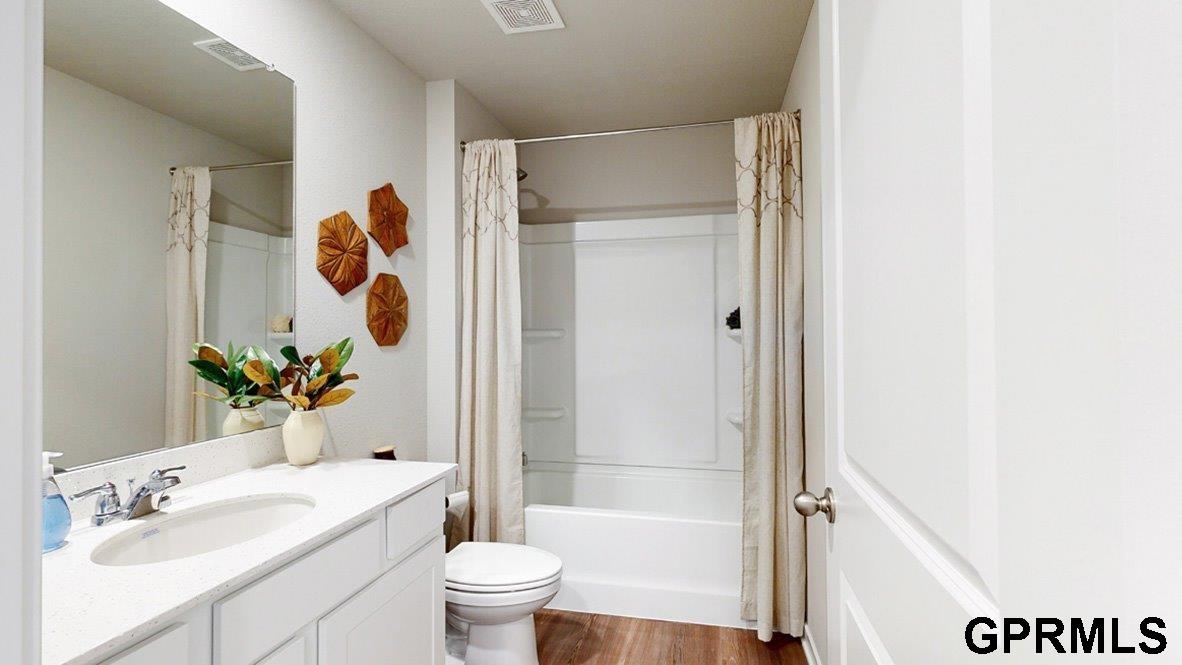 18476 Aurora Street, Omaha, NE, 68136