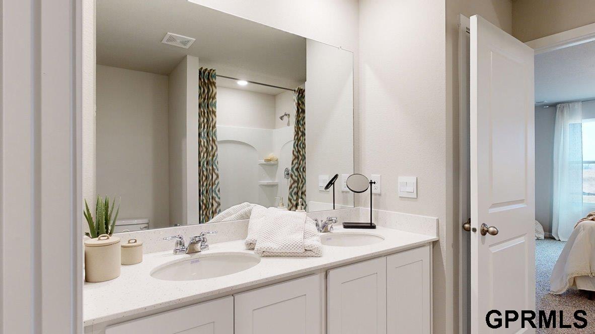 18476 Aurora Street, Omaha, NE, 68136