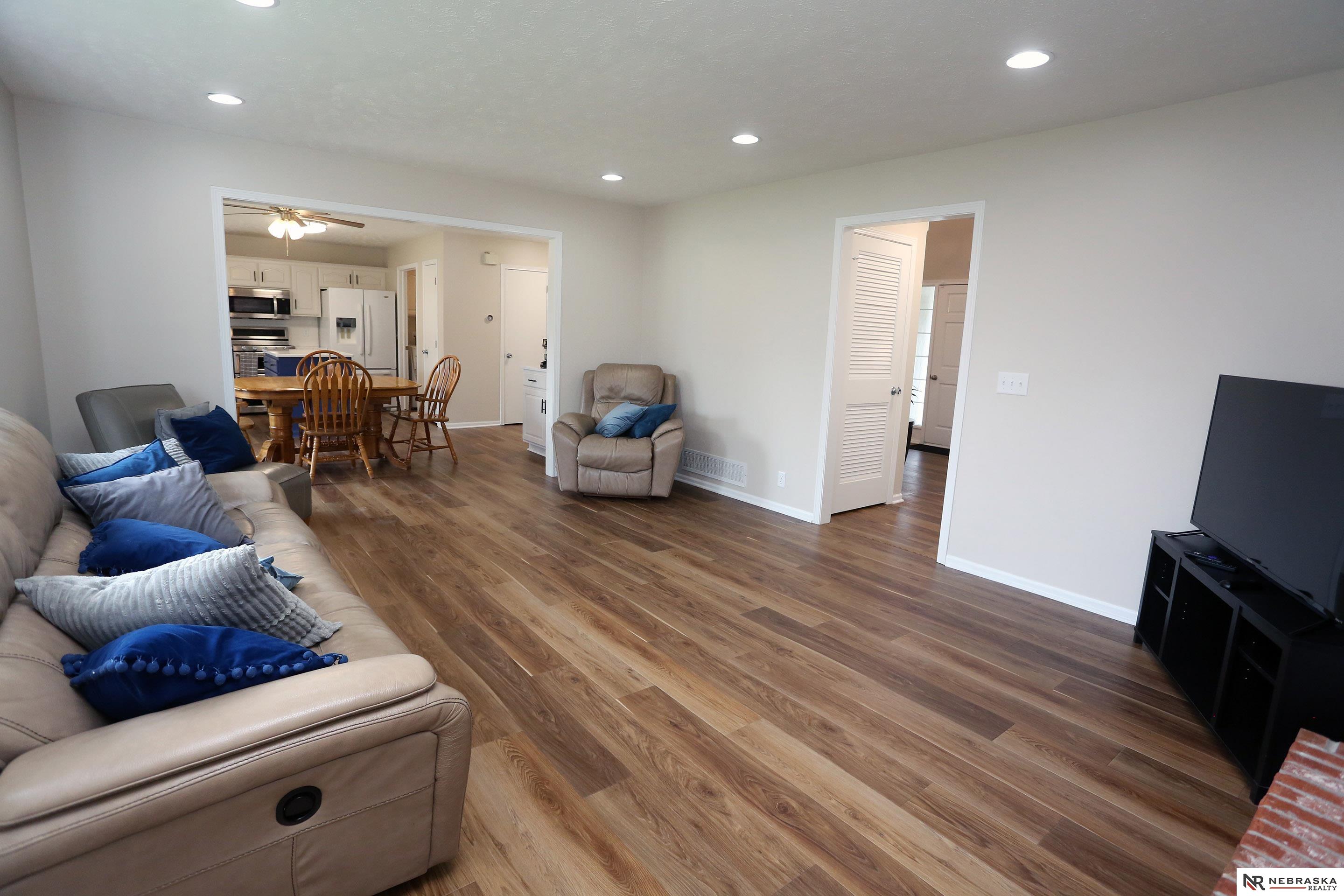 2104 John Street, Papillion, NE, 68133