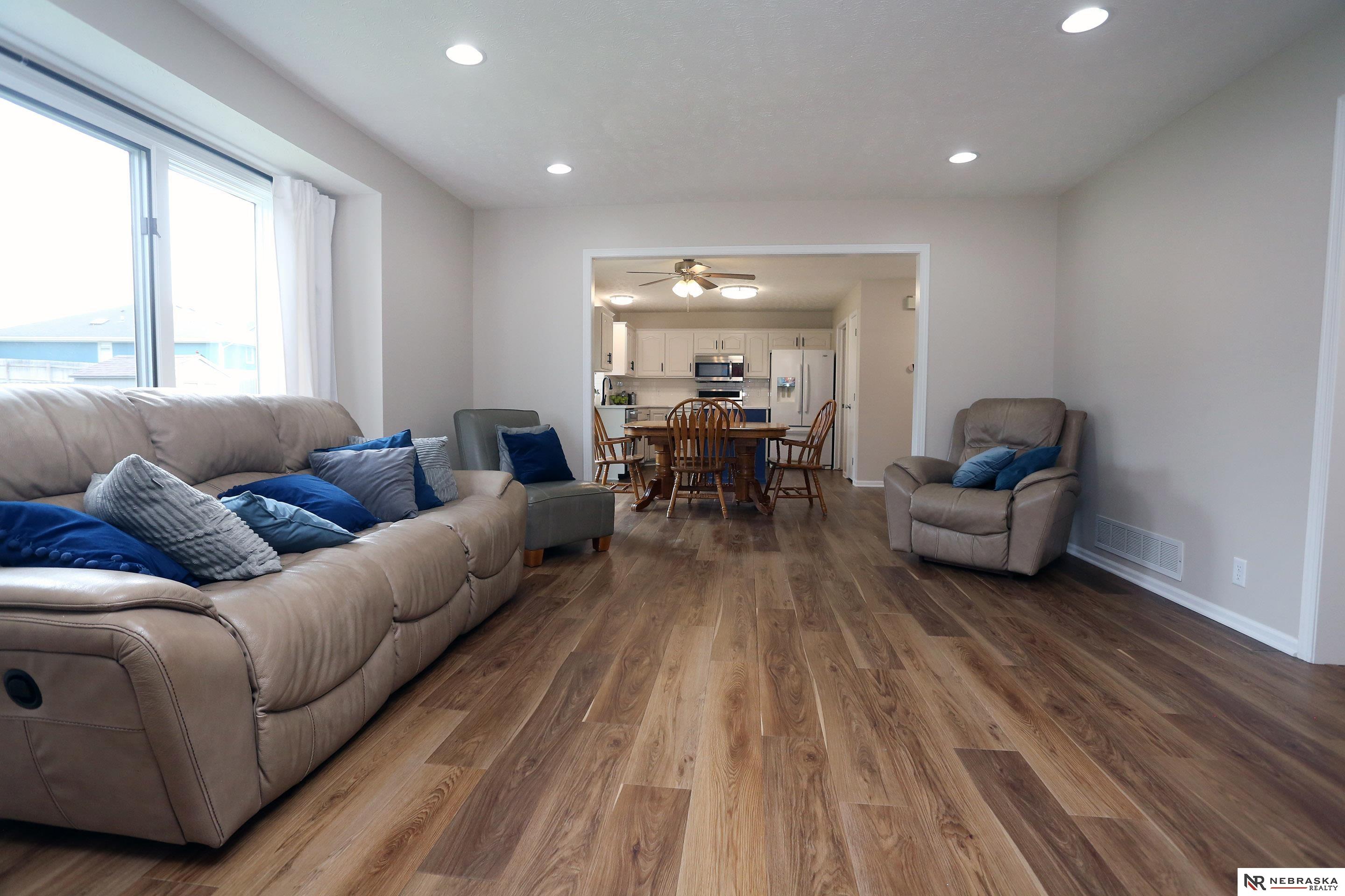 2104 John Street, Papillion, NE, 68133