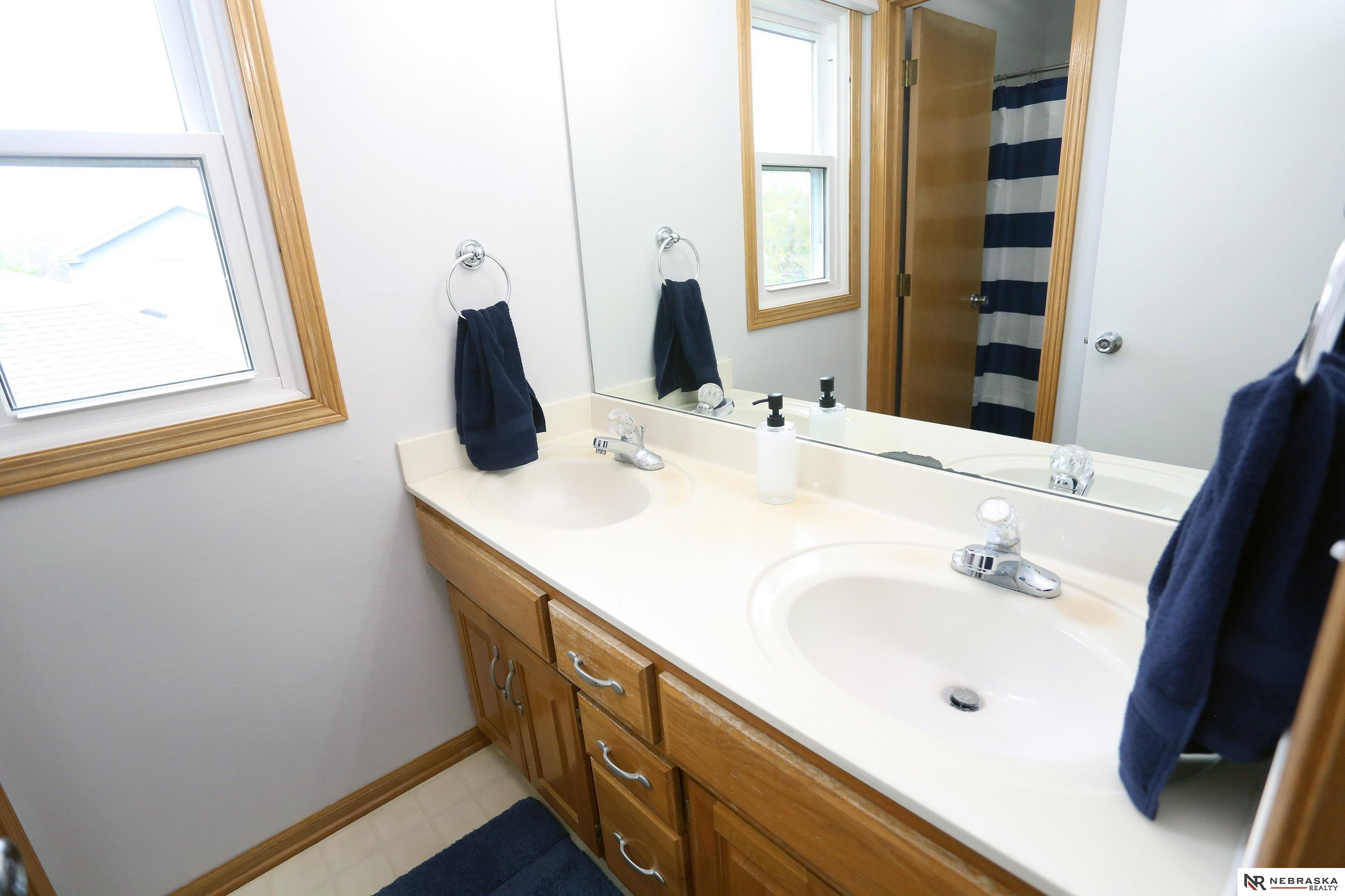 2104 John Street, Papillion, NE, 68133