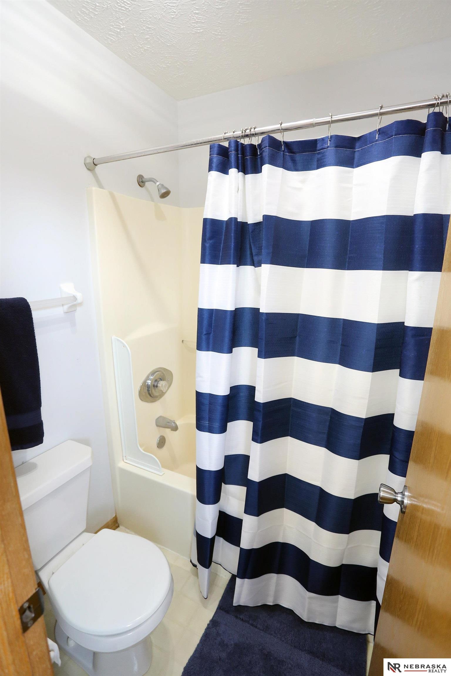 2104 John Street, Papillion, NE, 68133