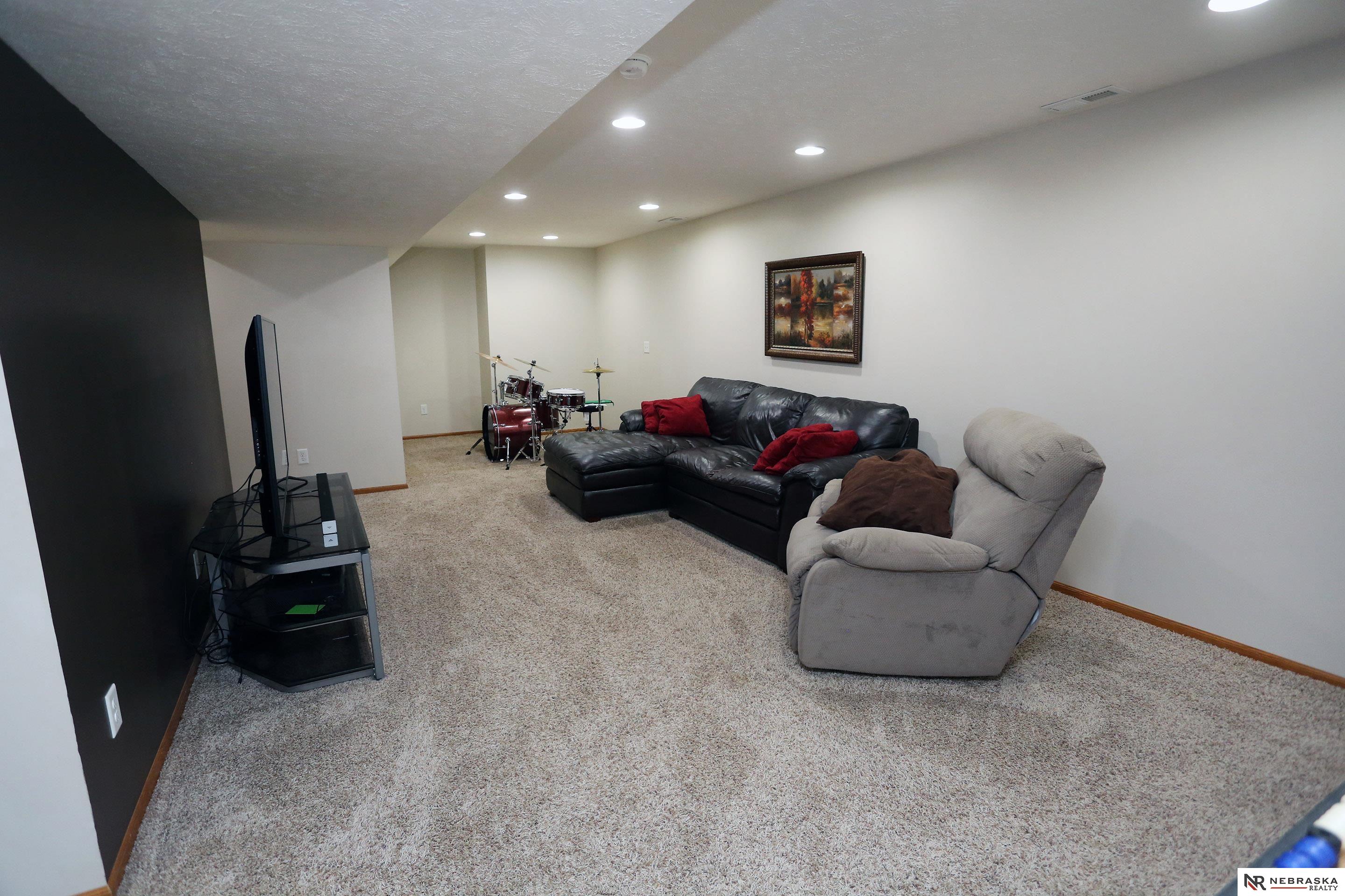 2104 John Street, Papillion, NE, 68133