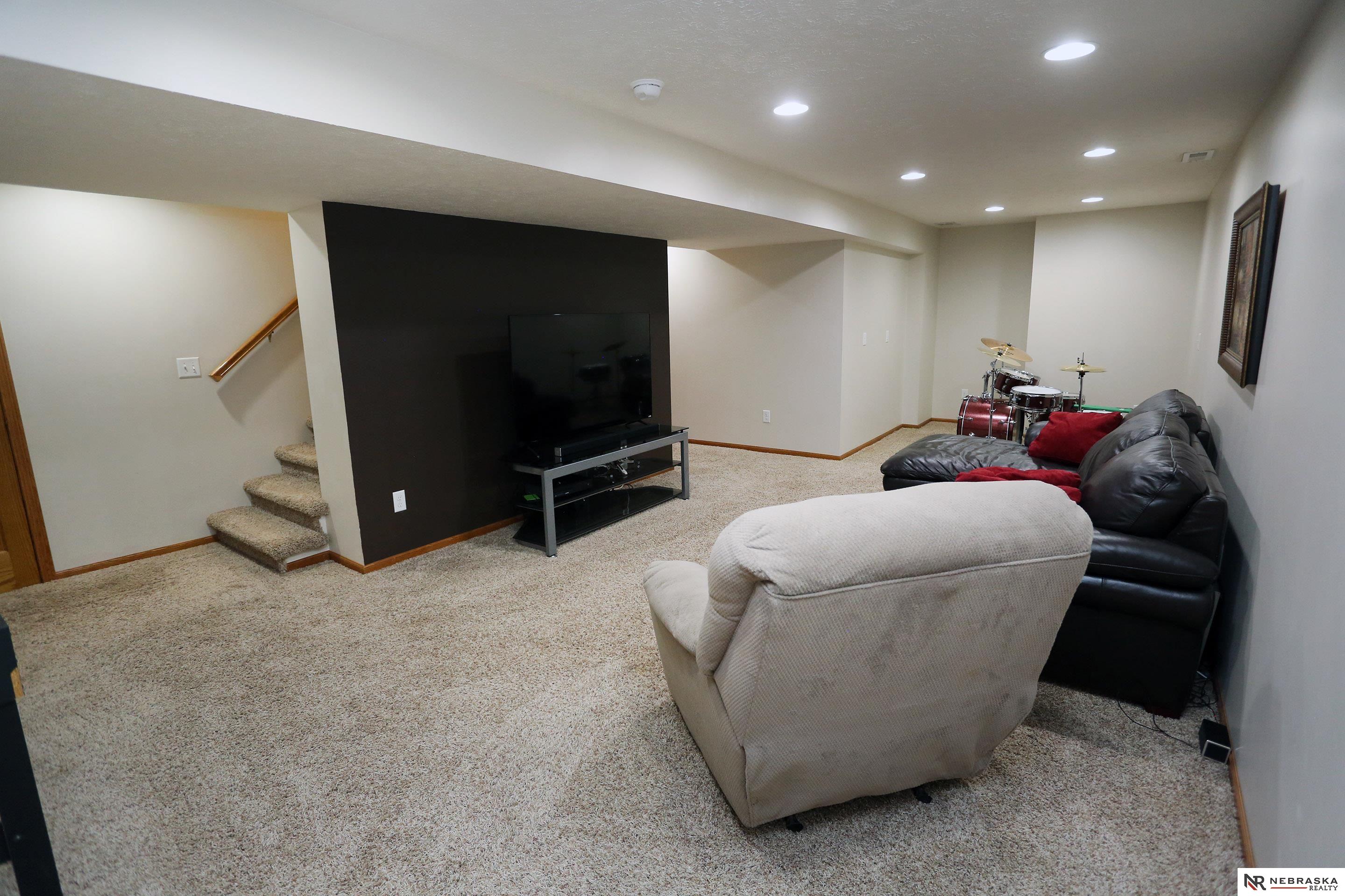 2104 John Street, Papillion, NE, 68133