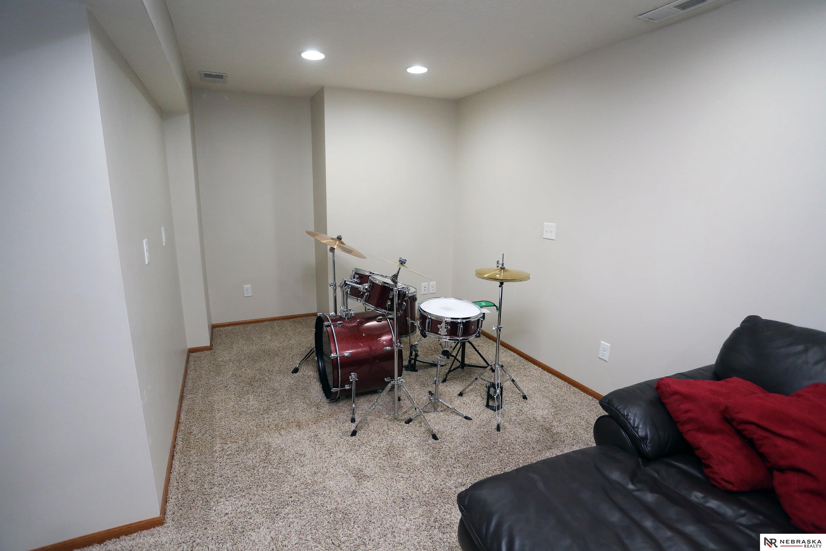 2104 John Street, Papillion, NE, 68133