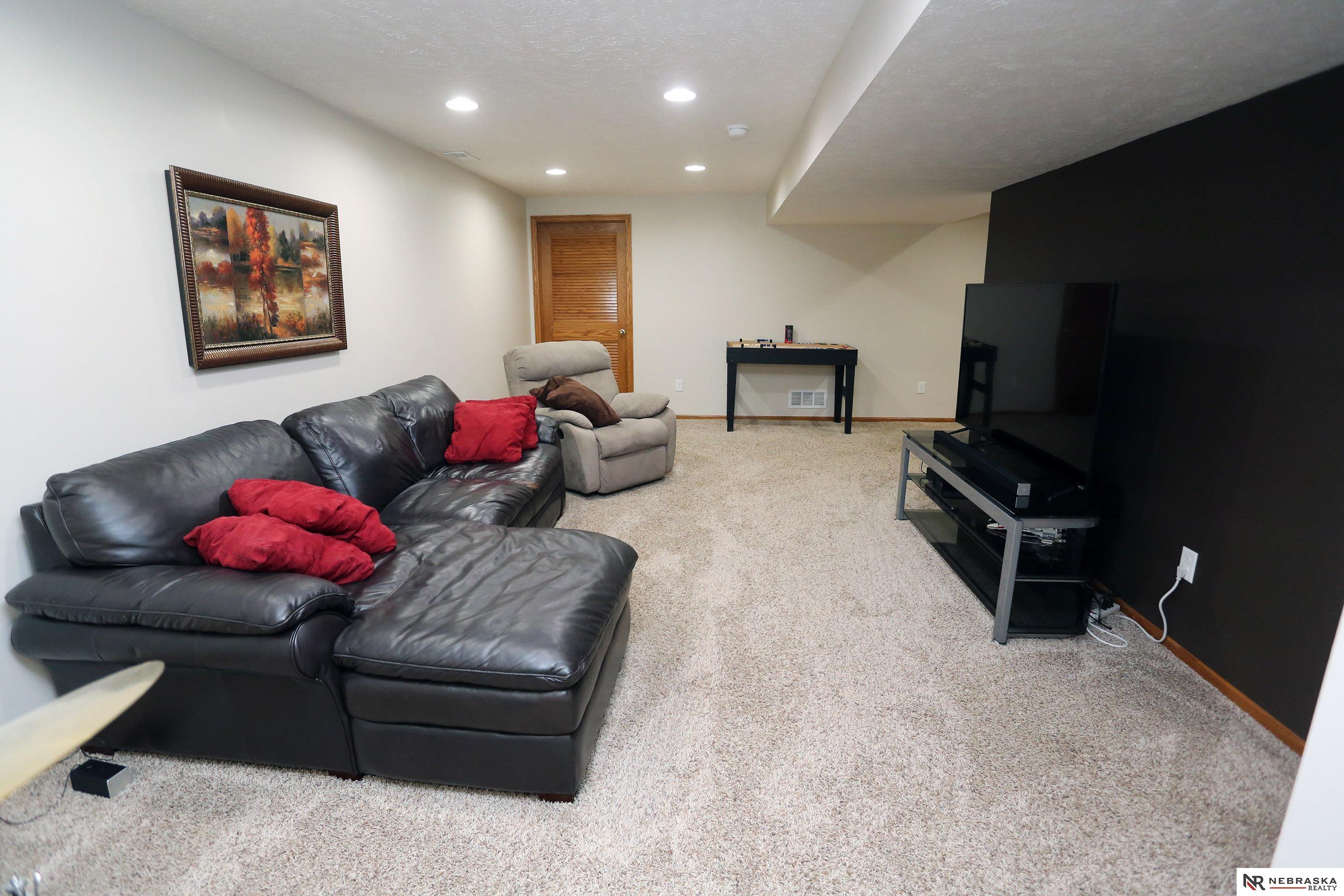 2104 John Street, Papillion, NE, 68133