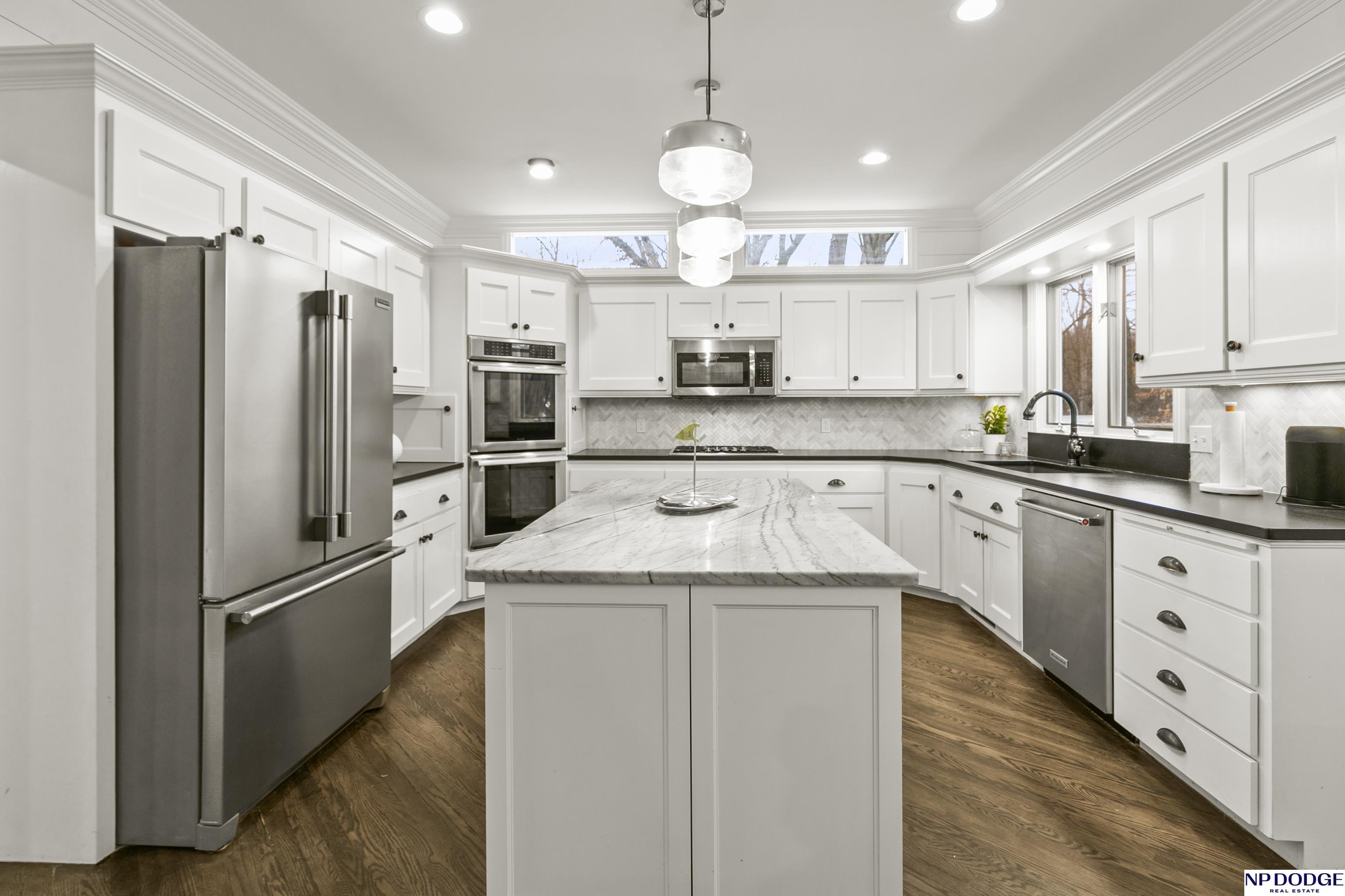 6026 Country Club Oaks Place, Omaha, NE, 68152