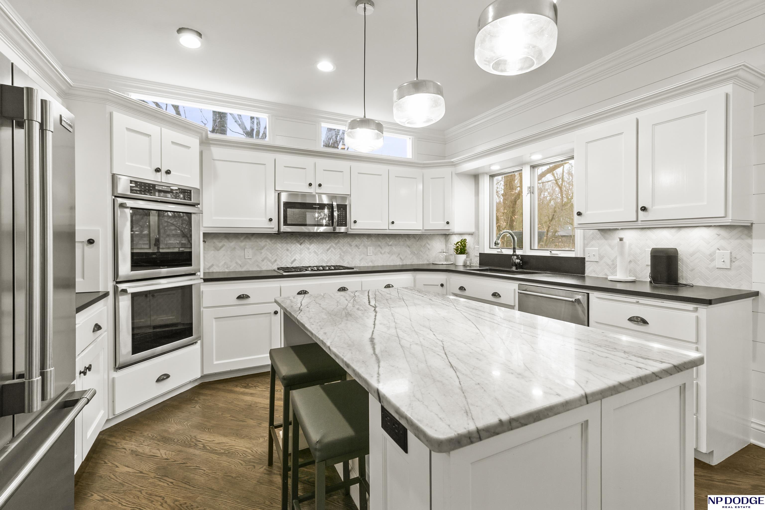 6026 Country Club Oaks Place, Omaha, NE, 68152