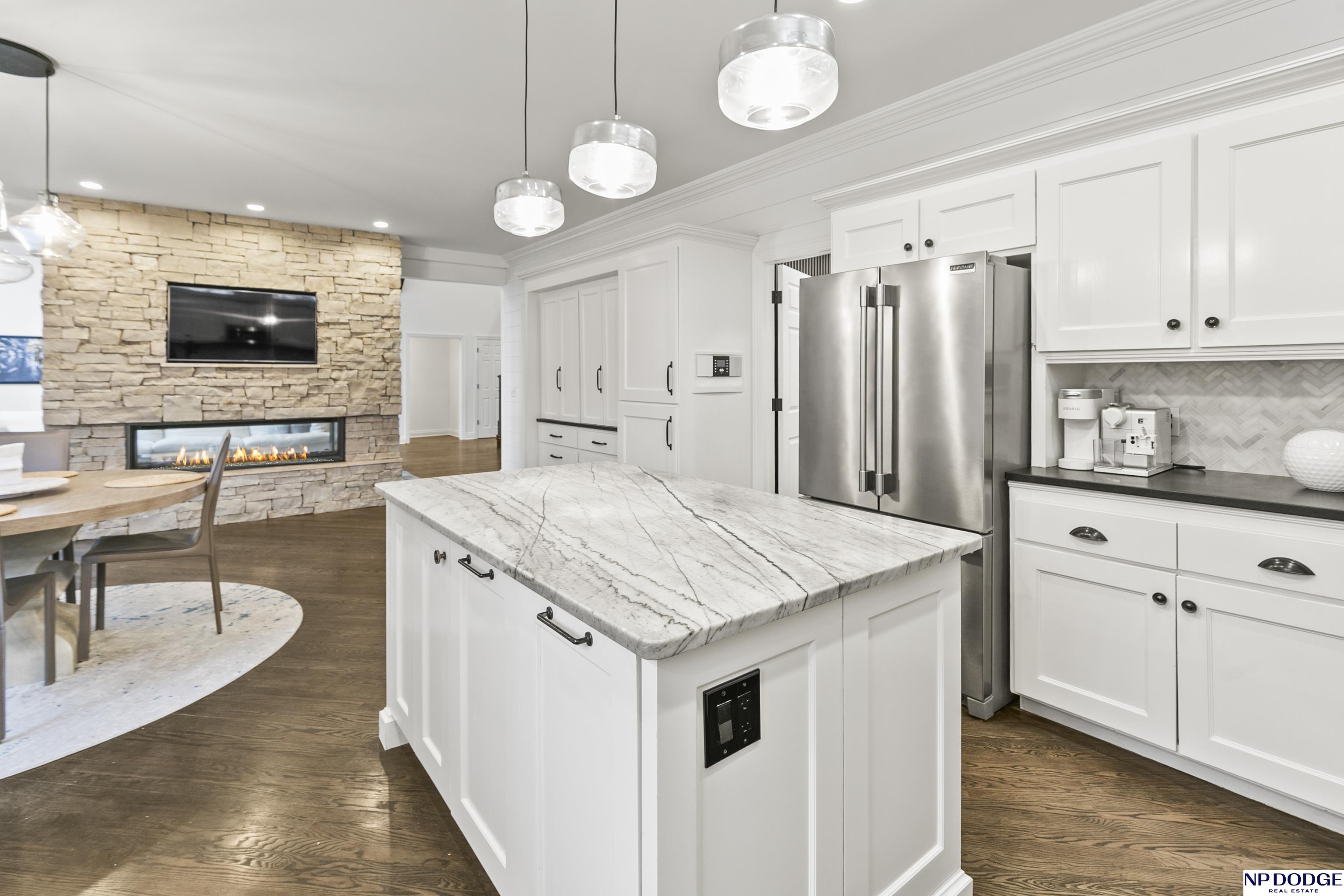 6026 Country Club Oaks Place, Omaha, NE, 68152