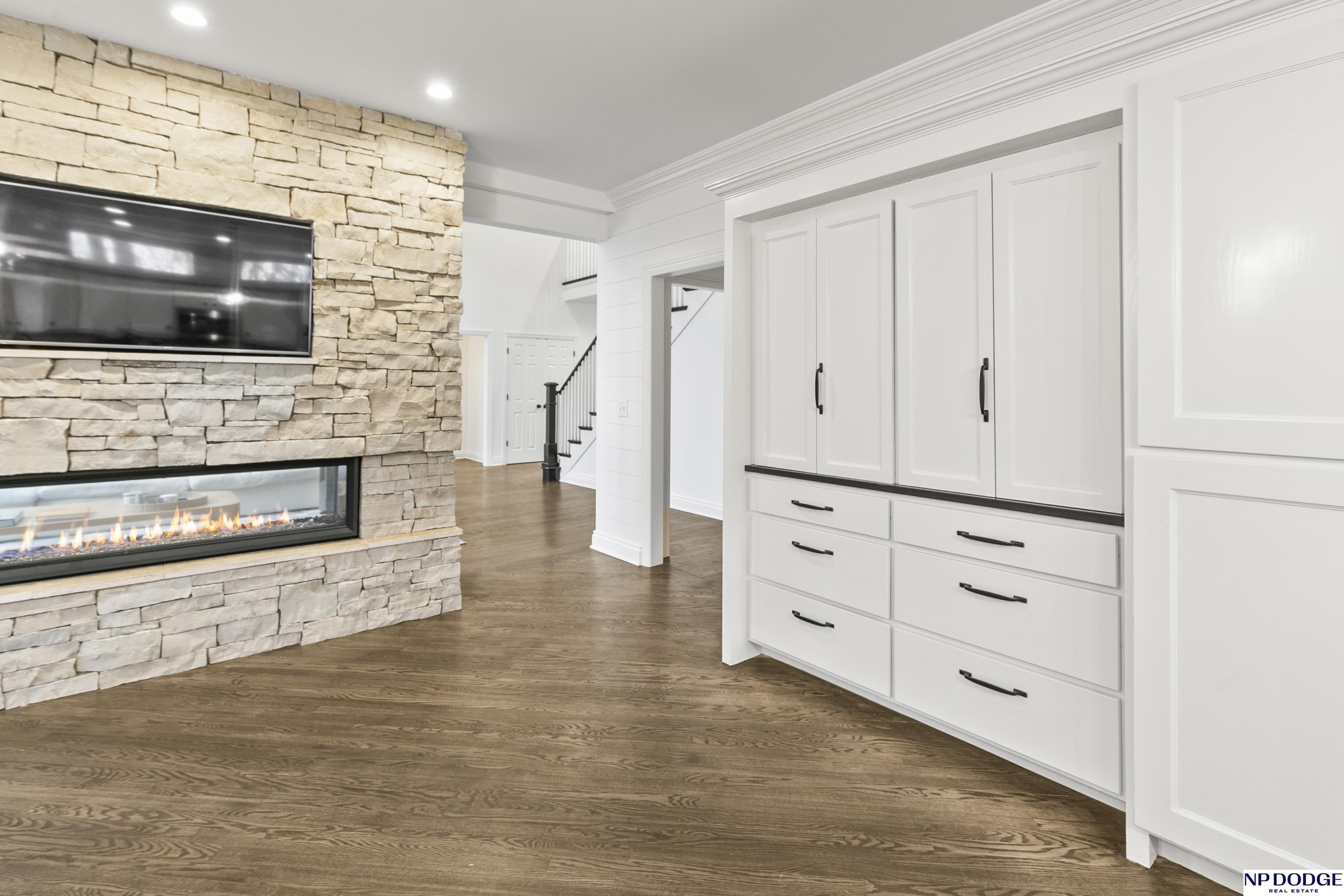 6026 Country Club Oaks Place, Omaha, NE, 68152