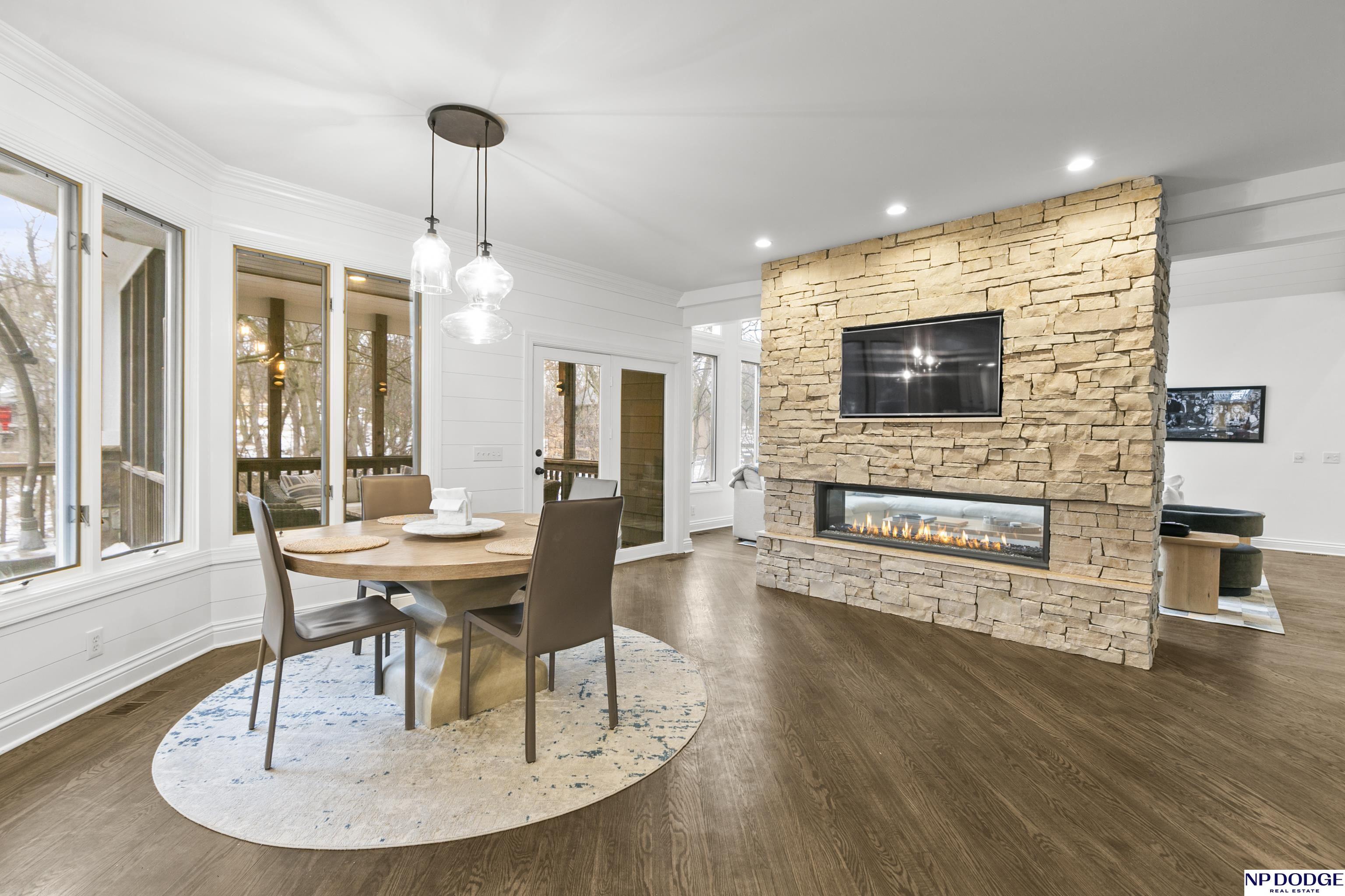 6026 Country Club Oaks Place, Omaha, NE, 68152