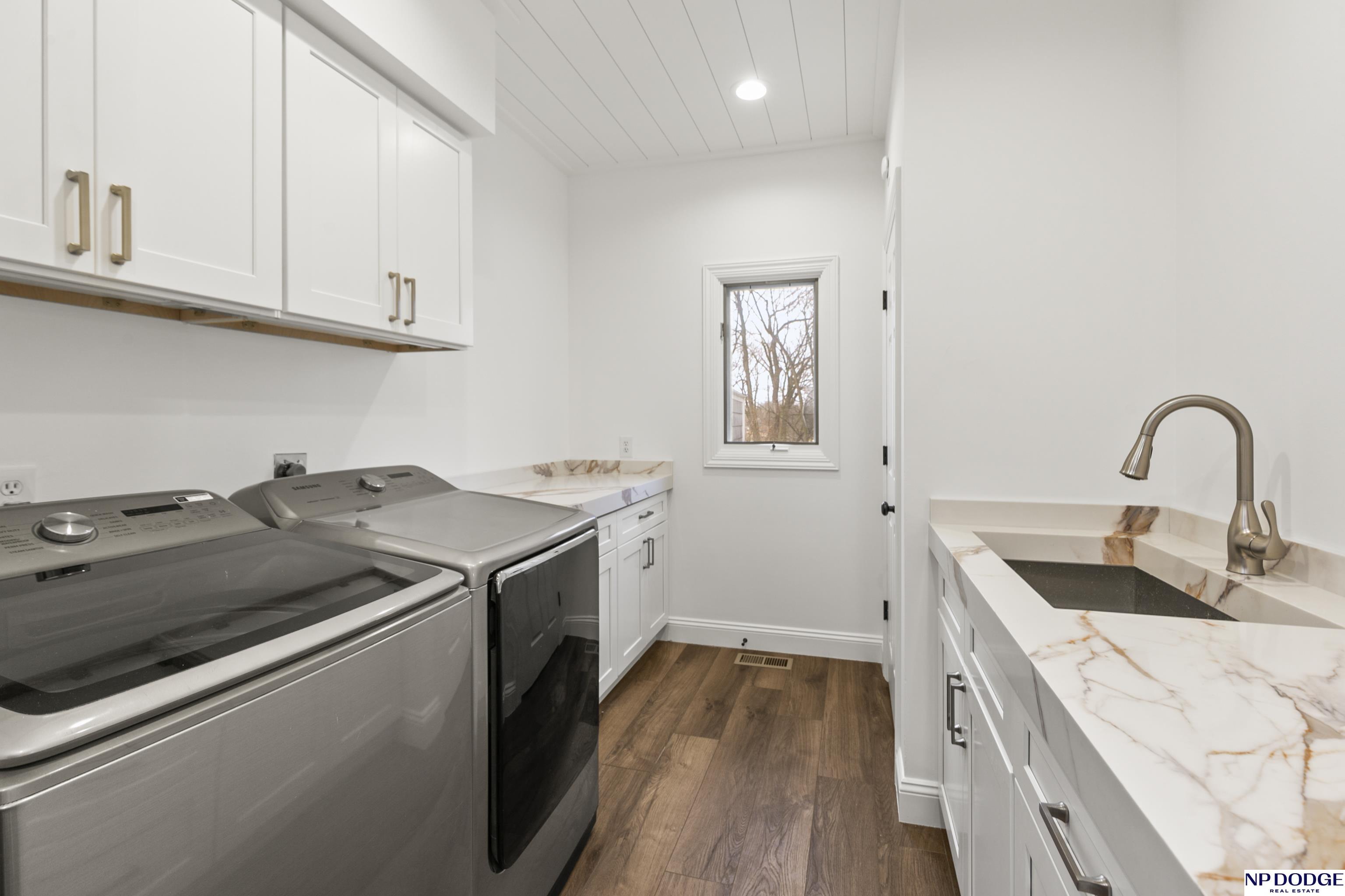 6026 Country Club Oaks Place, Omaha, NE, 68152