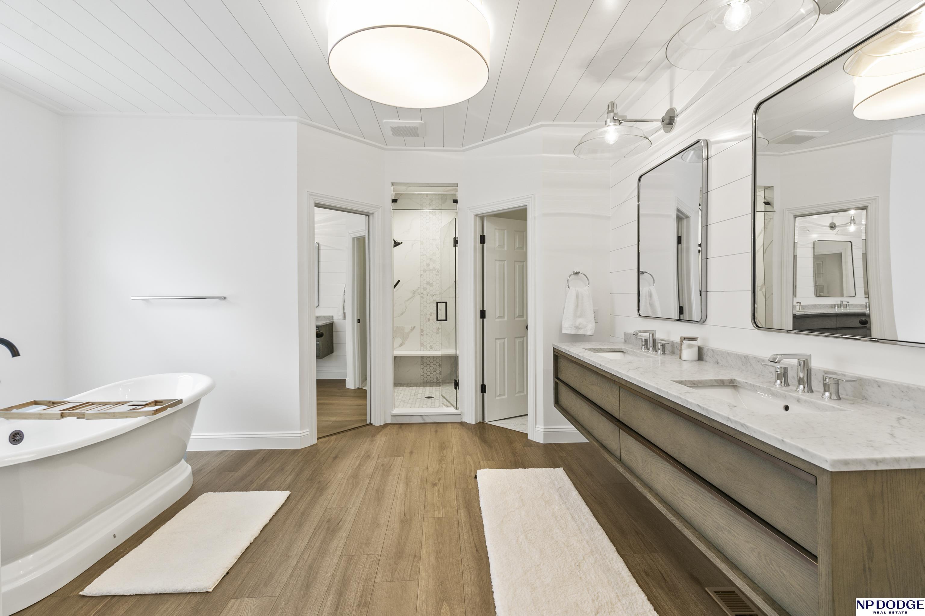 6026 Country Club Oaks Place, Omaha, NE, 68152