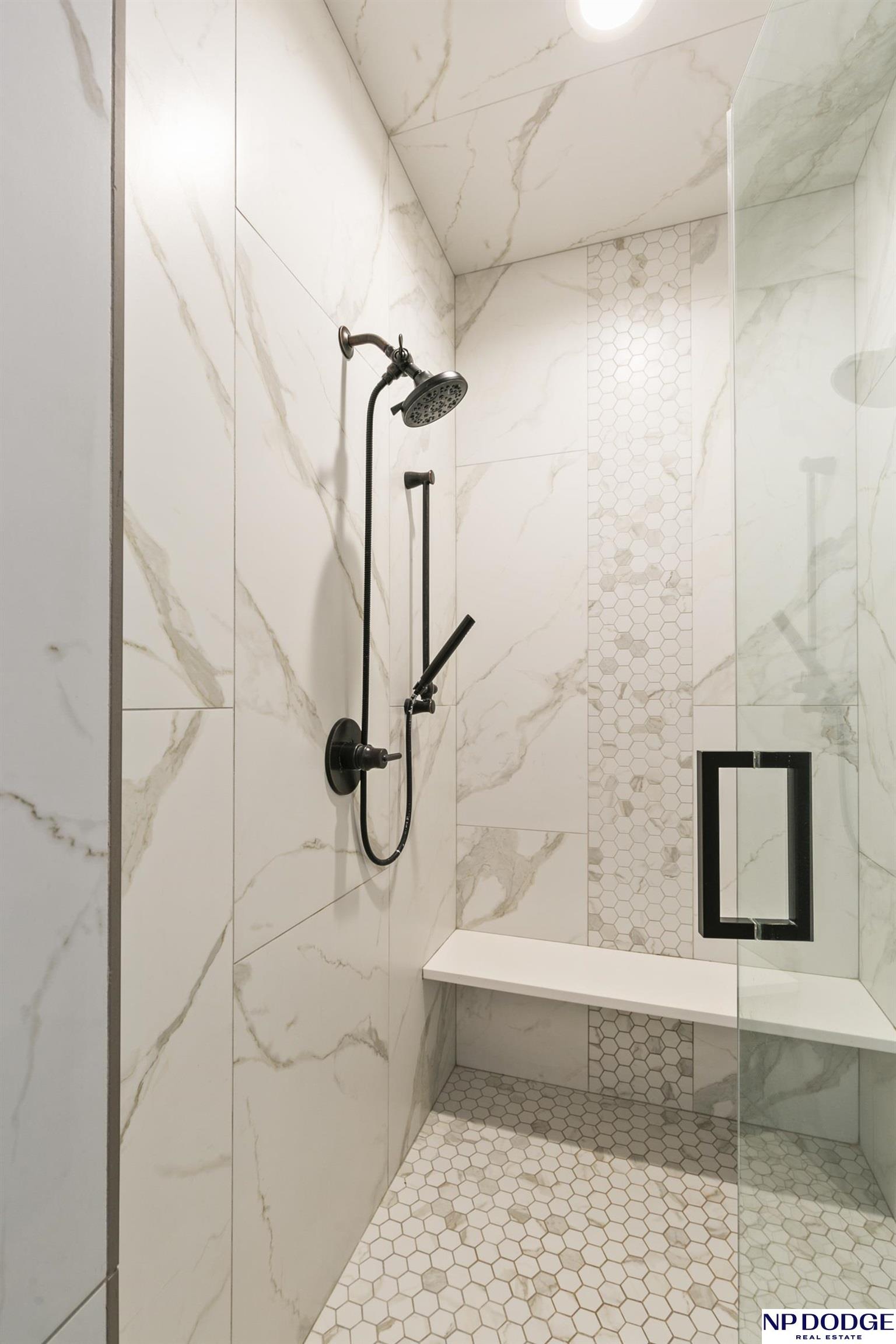 6026 Country Club Oaks Place, Omaha, NE, 68152