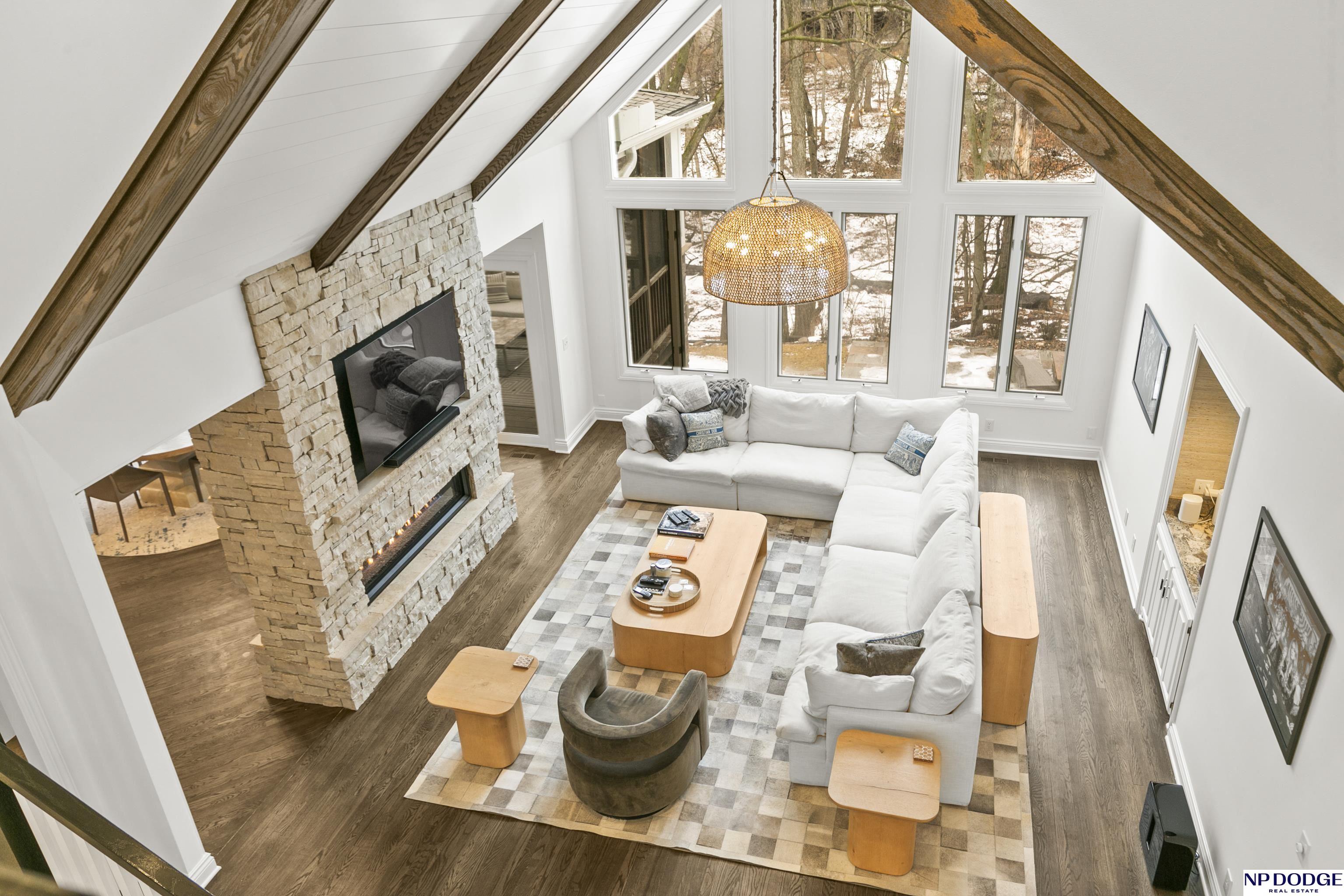 6026 Country Club Oaks Place, Omaha, NE, 68152