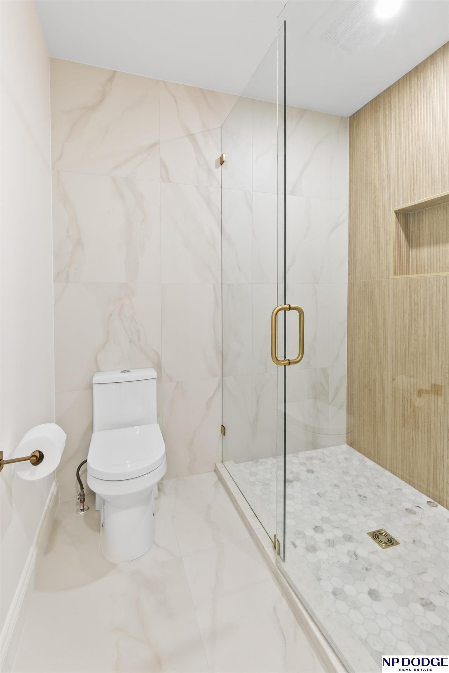 6026 Country Club Oaks Place, Omaha, NE, 68152