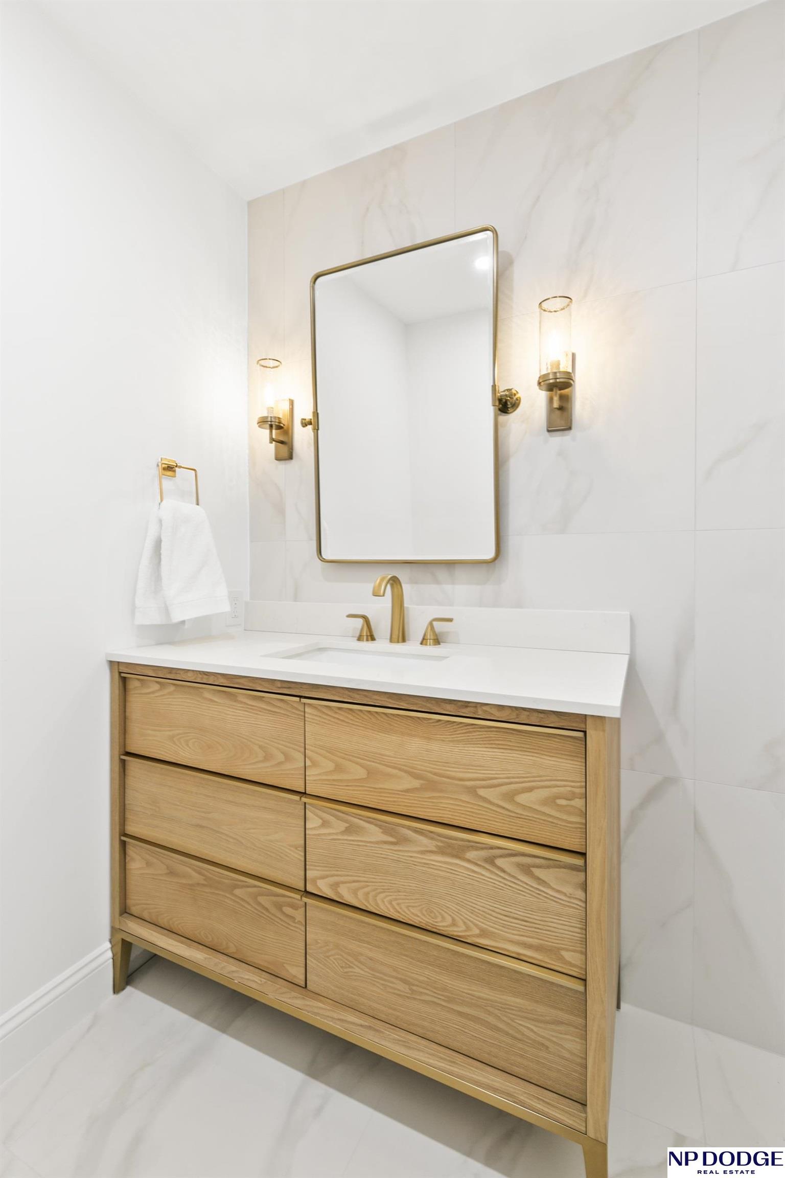 6026 Country Club Oaks Place, Omaha, NE, 68152