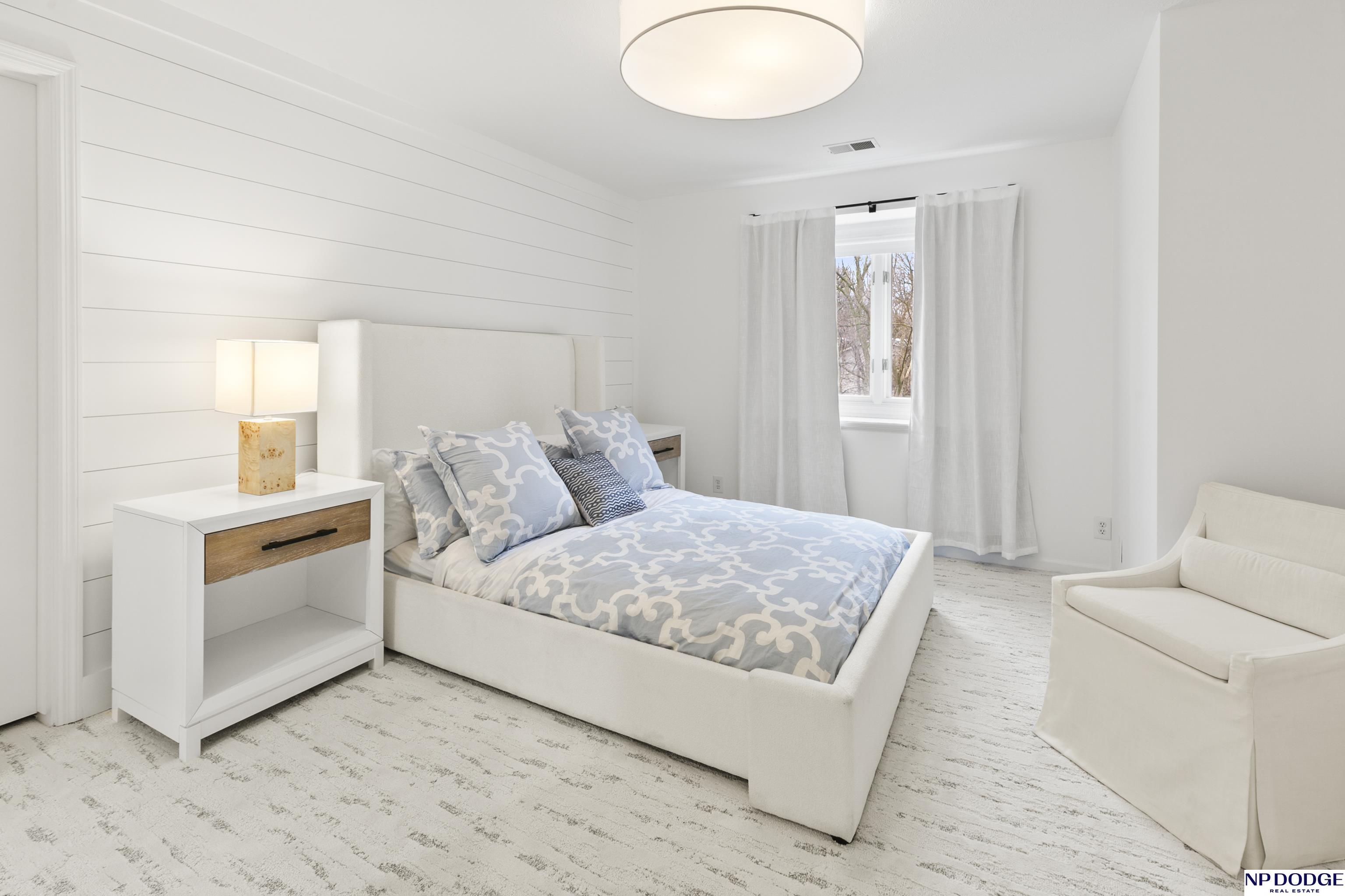 6026 Country Club Oaks Place, Omaha, NE, 68152