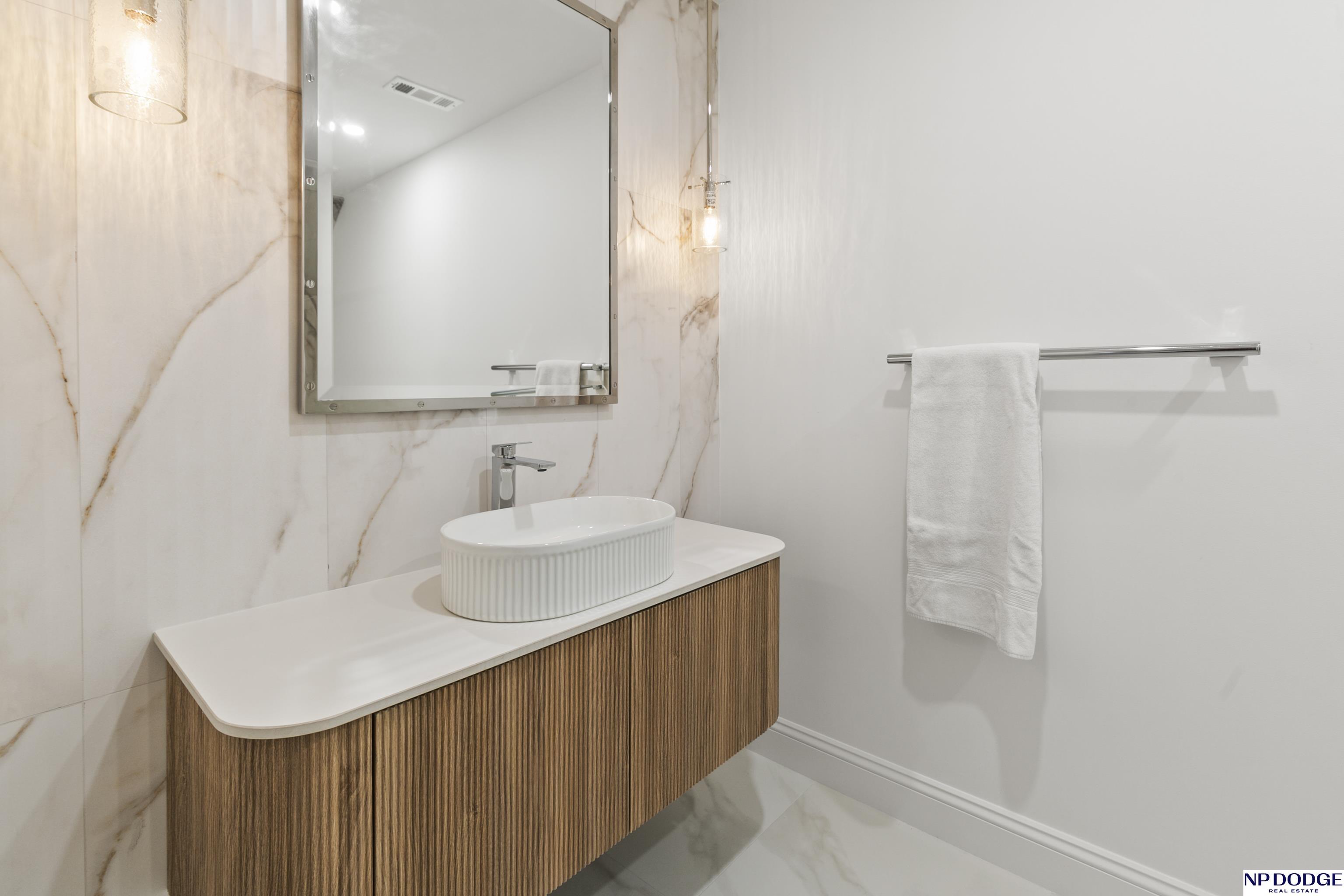 6026 Country Club Oaks Place, Omaha, NE, 68152