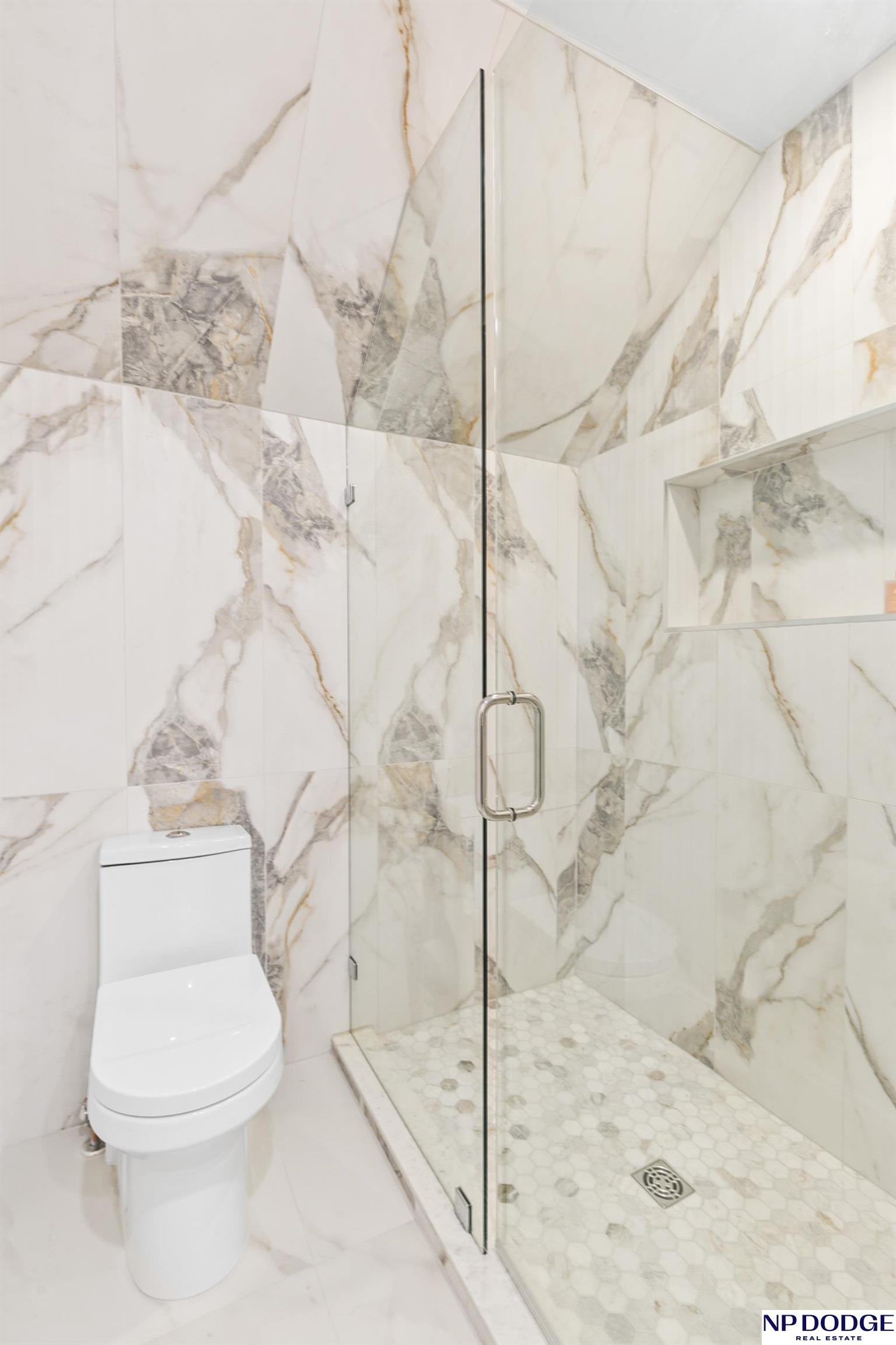 6026 Country Club Oaks Place, Omaha, NE, 68152