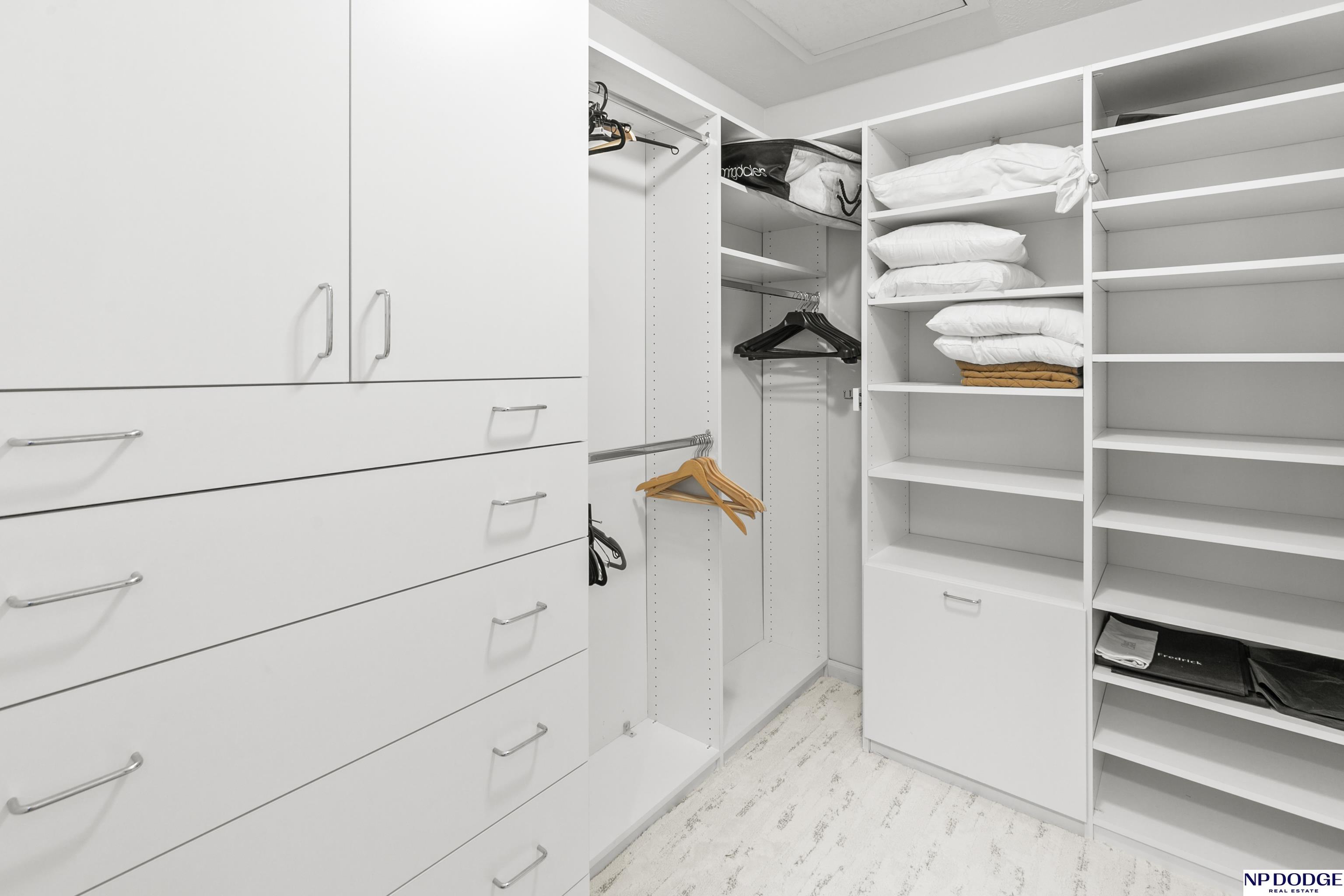 6026 Country Club Oaks Place, Omaha, NE, 68152