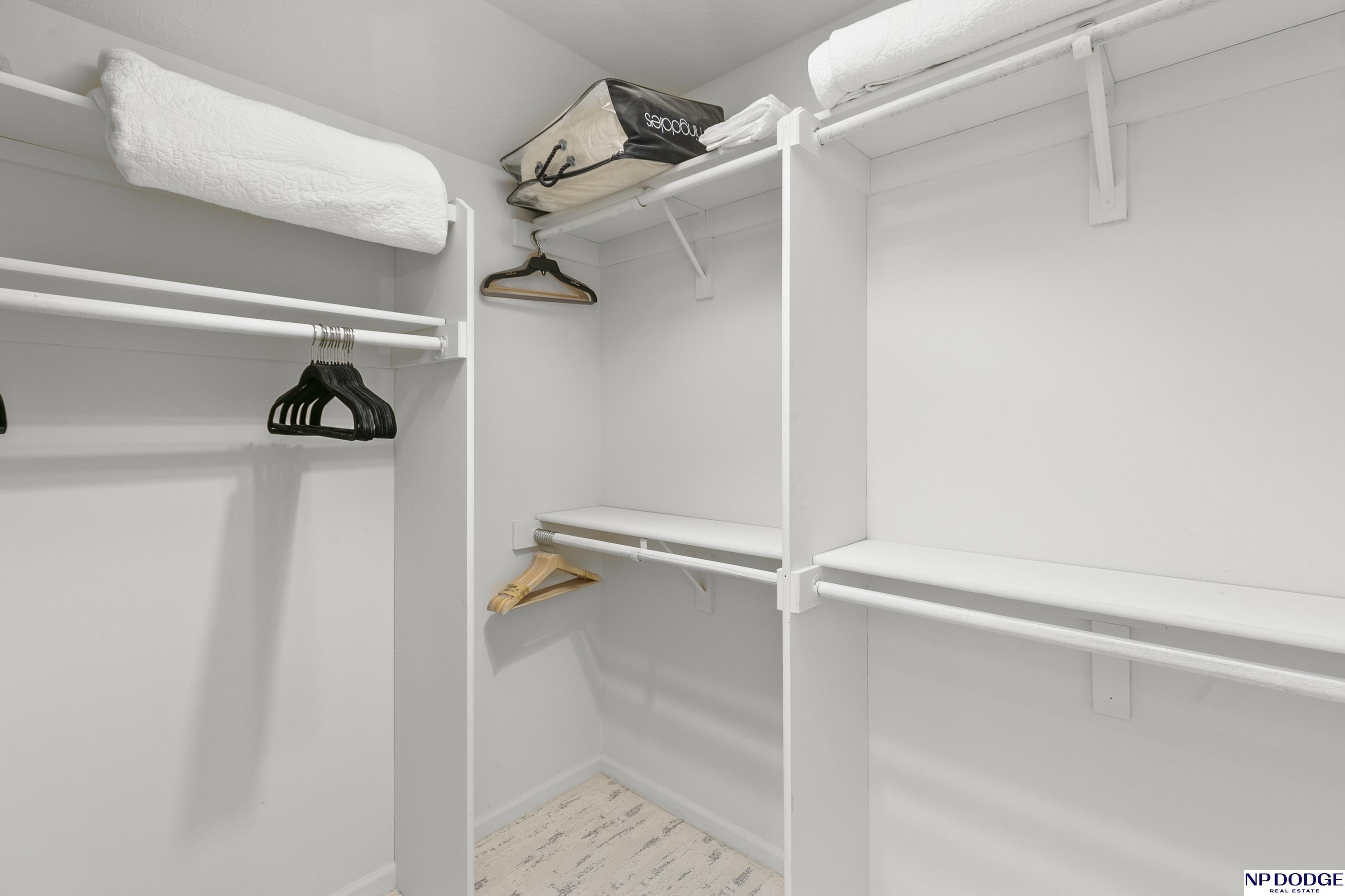 6026 Country Club Oaks Place, Omaha, NE, 68152