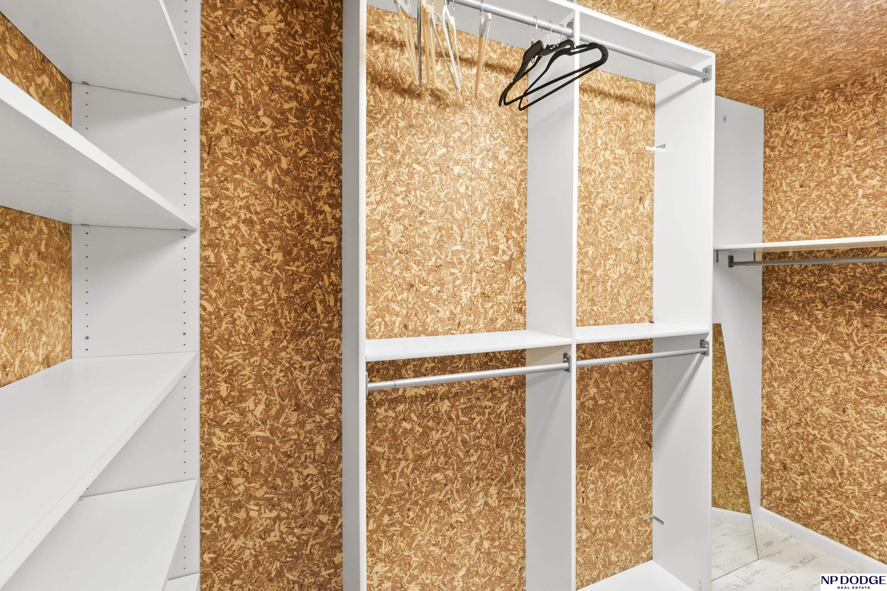 6026 Country Club Oaks Place, Omaha, NE, 68152