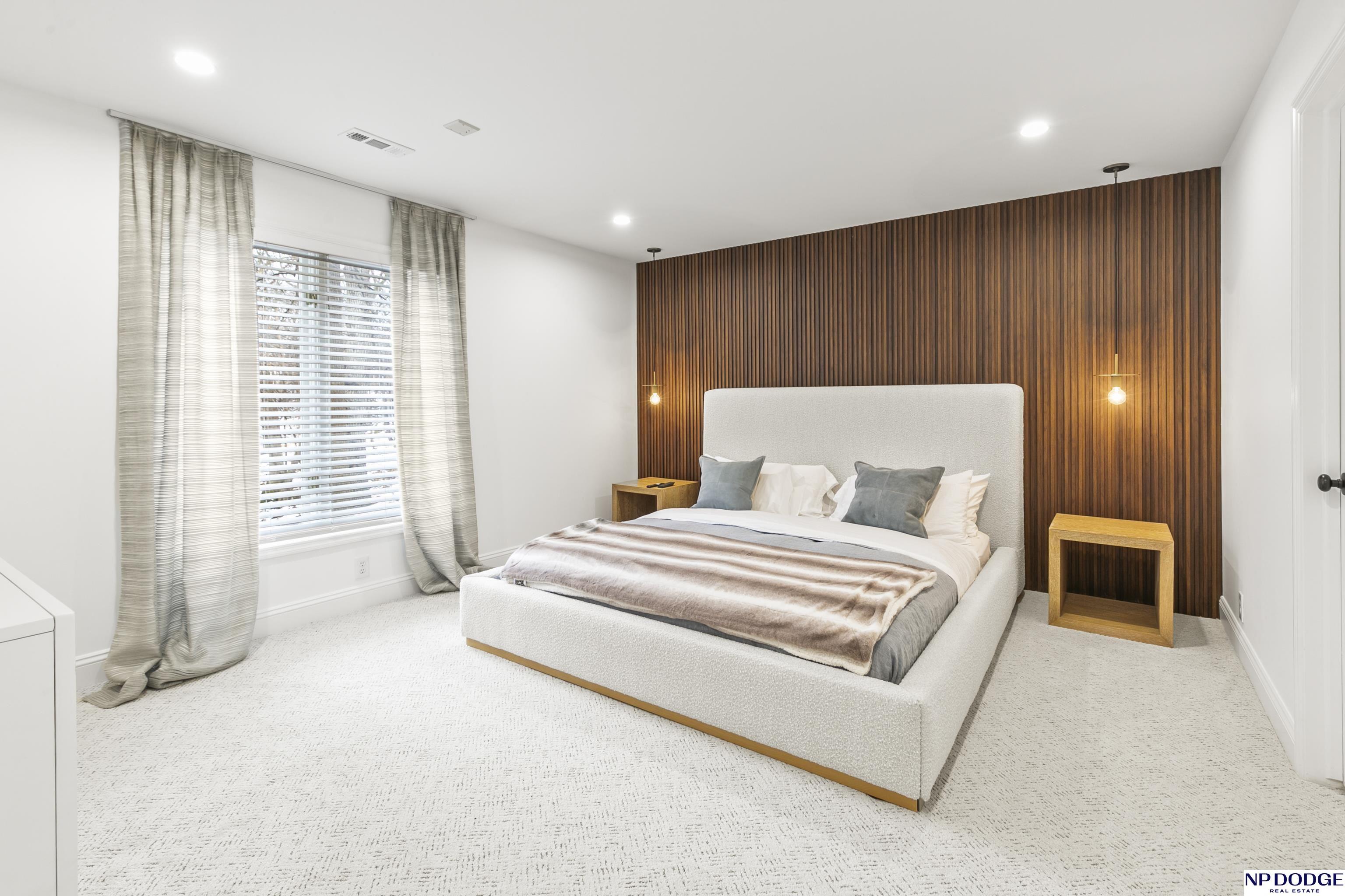 6026 Country Club Oaks Place, Omaha, NE, 68152