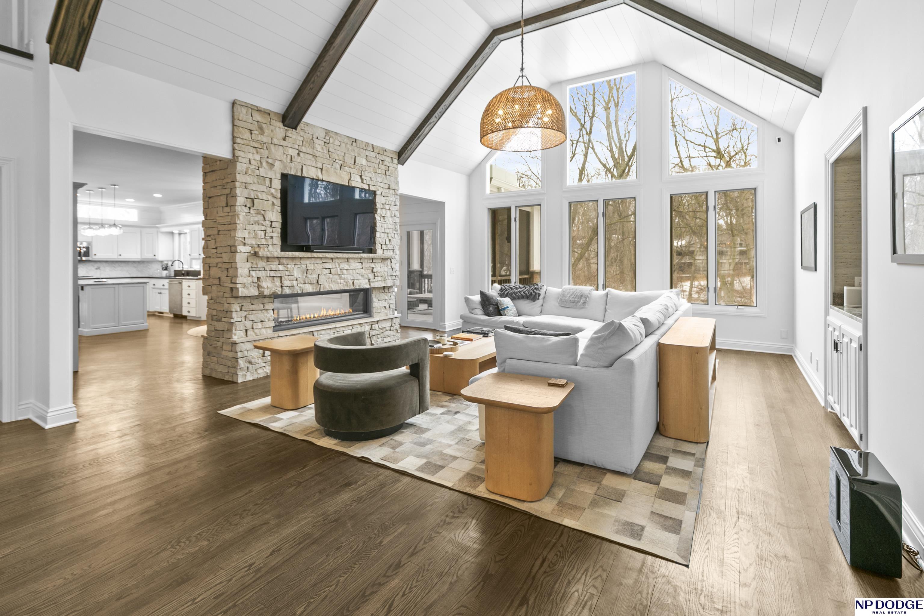 6026 Country Club Oaks Place, Omaha, NE, 68152