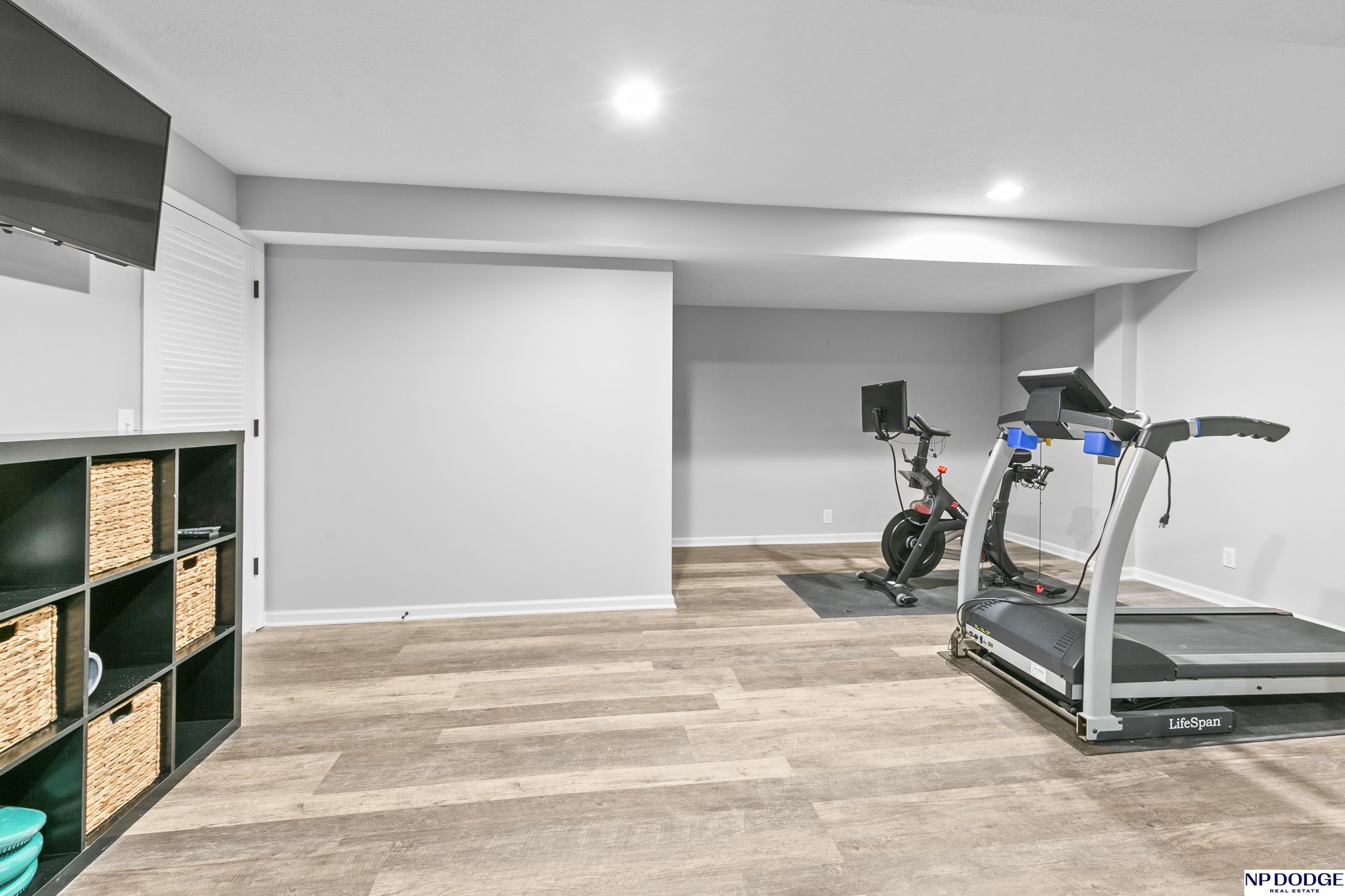 6026 Country Club Oaks Place, Omaha, NE, 68152