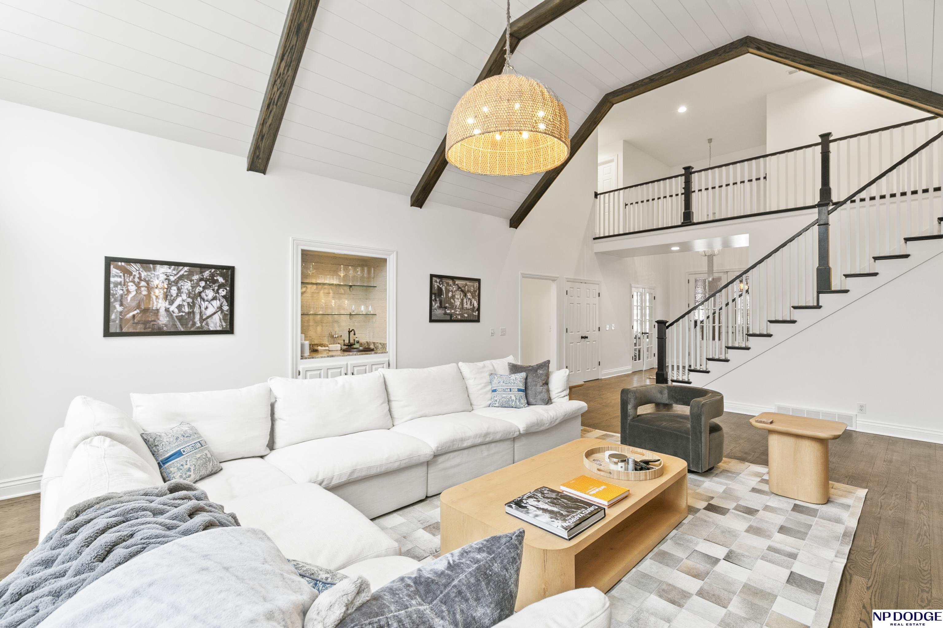 6026 Country Club Oaks Place, Omaha, NE, 68152