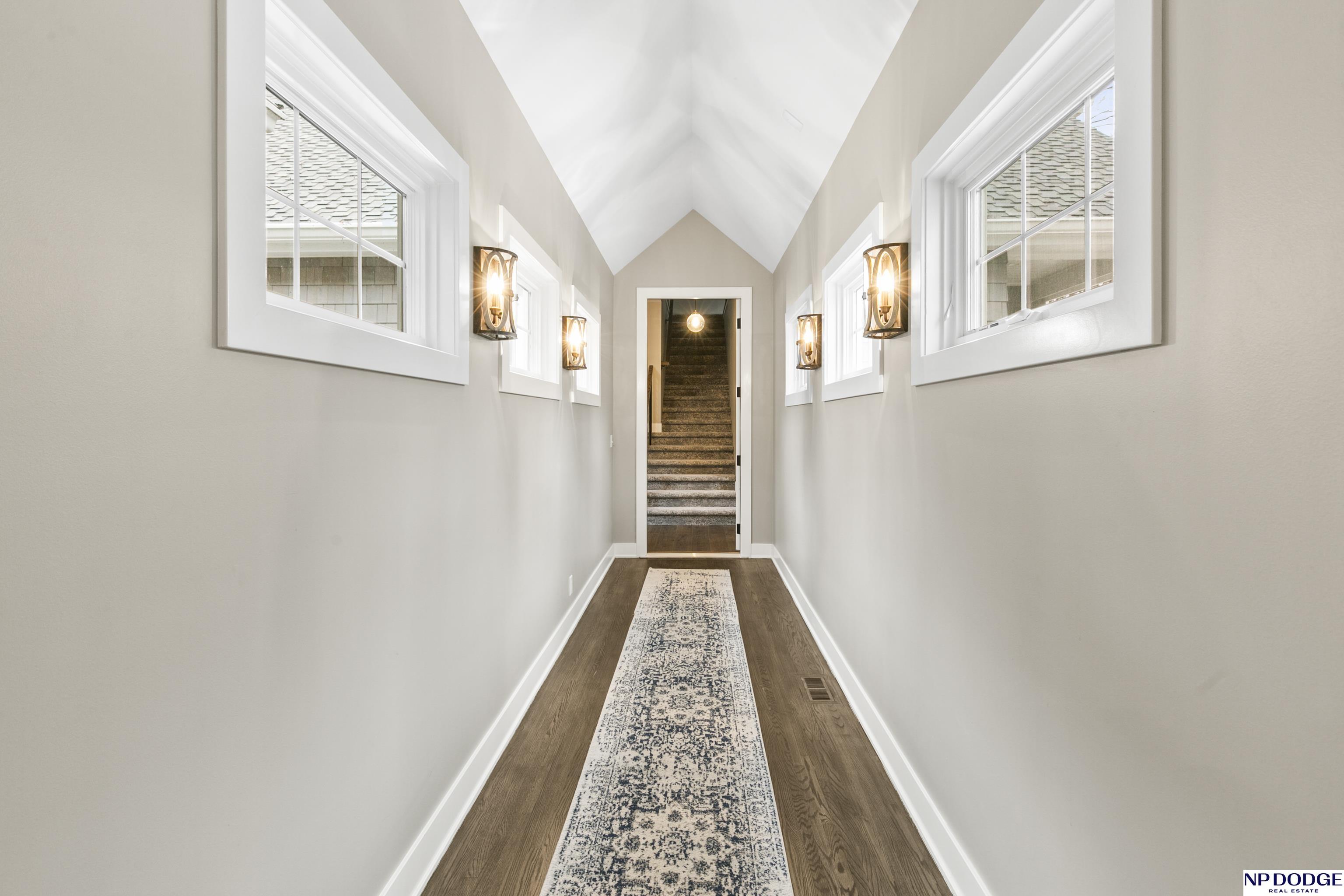 6026 Country Club Oaks Place, Omaha, NE, 68152