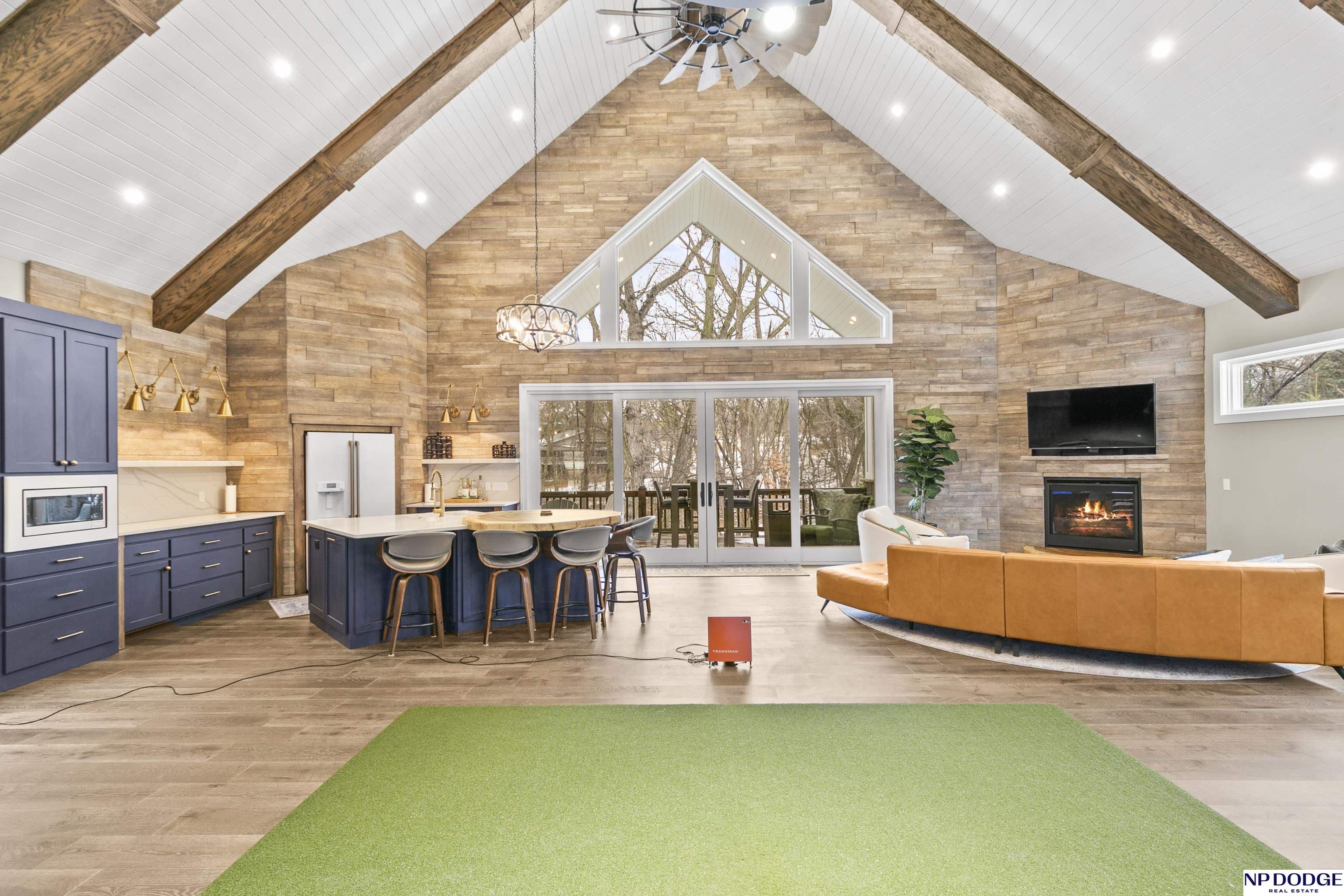 6026 Country Club Oaks Place, Omaha, NE, 68152