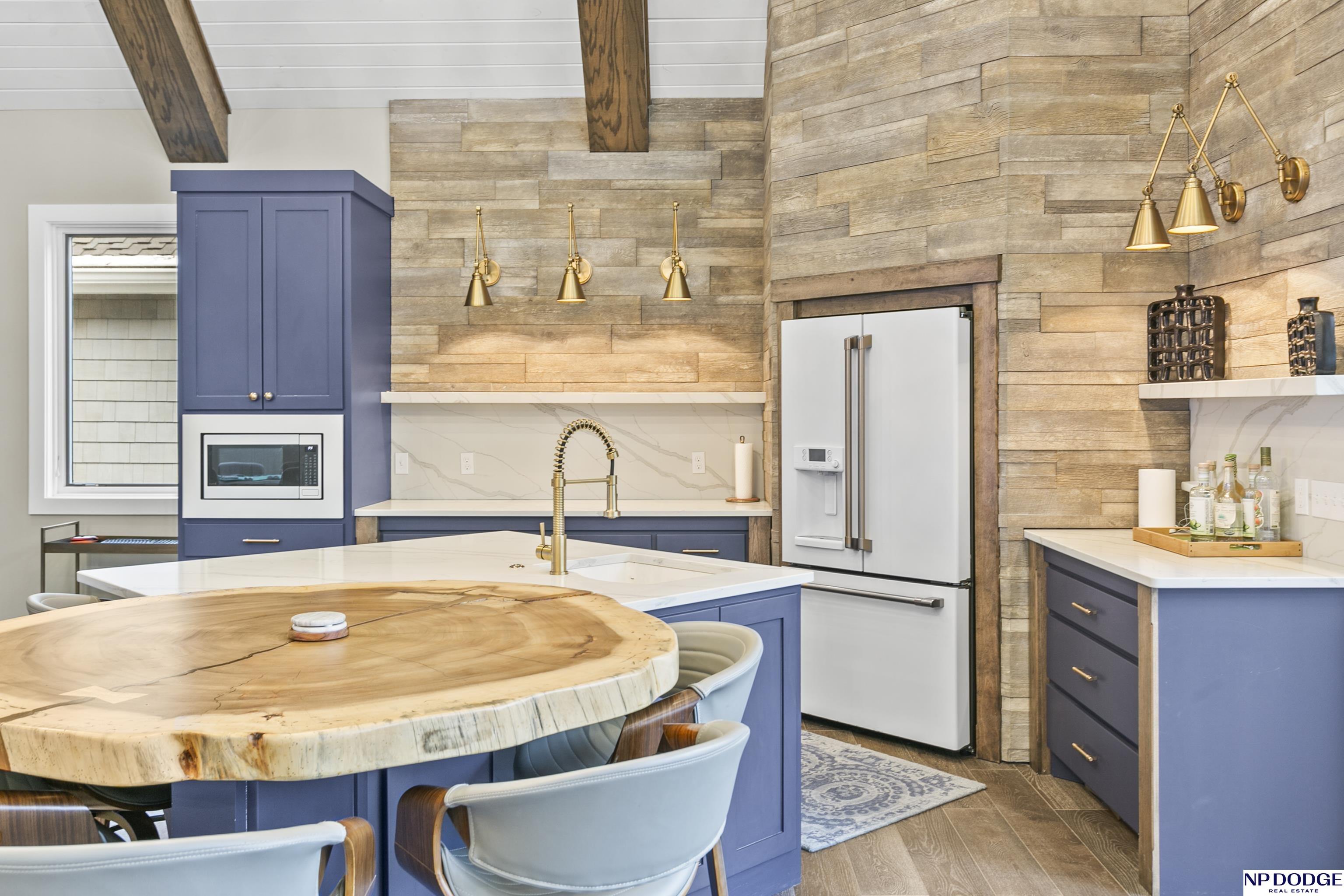 6026 Country Club Oaks Place, Omaha, NE, 68152