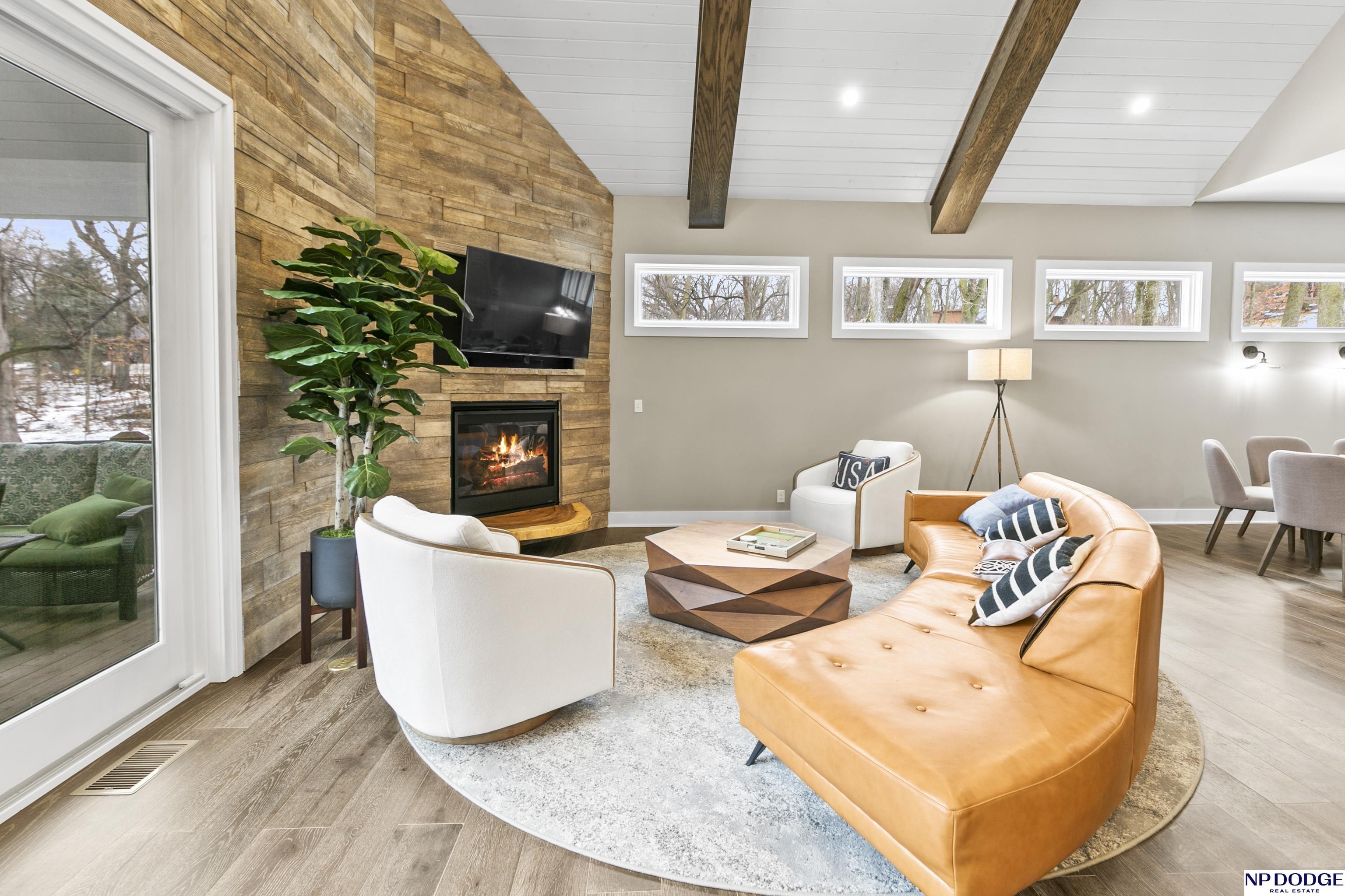 6026 Country Club Oaks Place, Omaha, NE, 68152