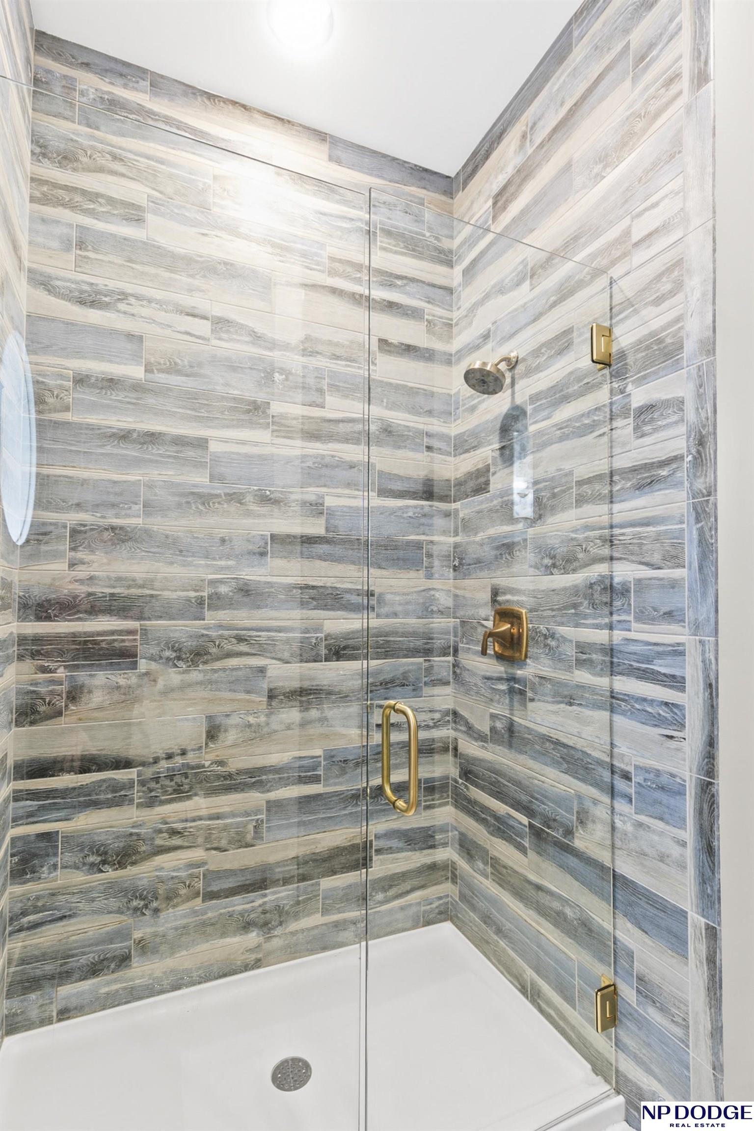 6026 Country Club Oaks Place, Omaha, NE, 68152