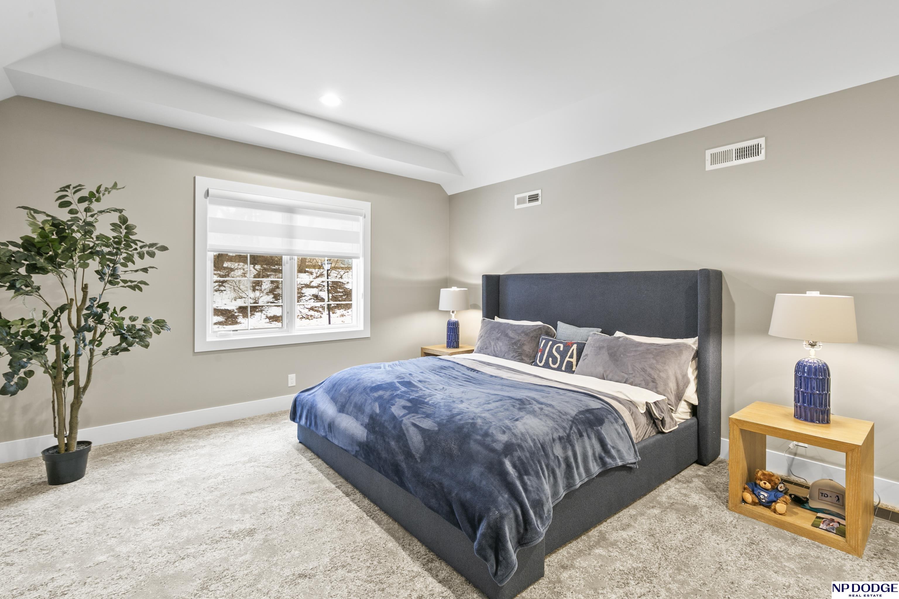 6026 Country Club Oaks Place, Omaha, NE, 68152