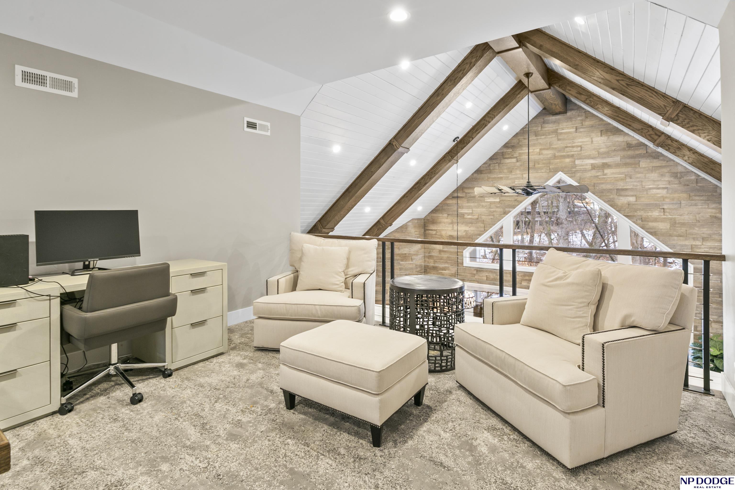 6026 Country Club Oaks Place, Omaha, NE, 68152