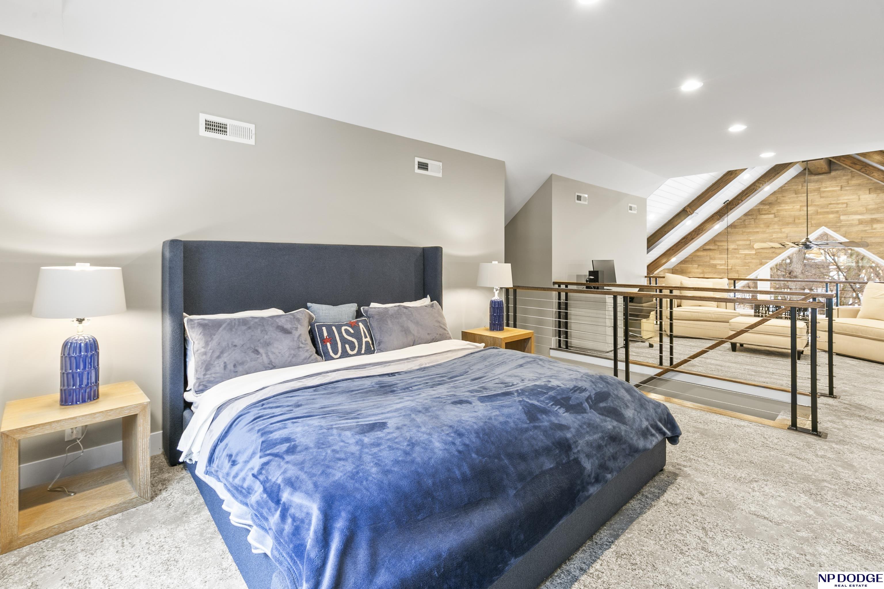 6026 Country Club Oaks Place, Omaha, NE, 68152